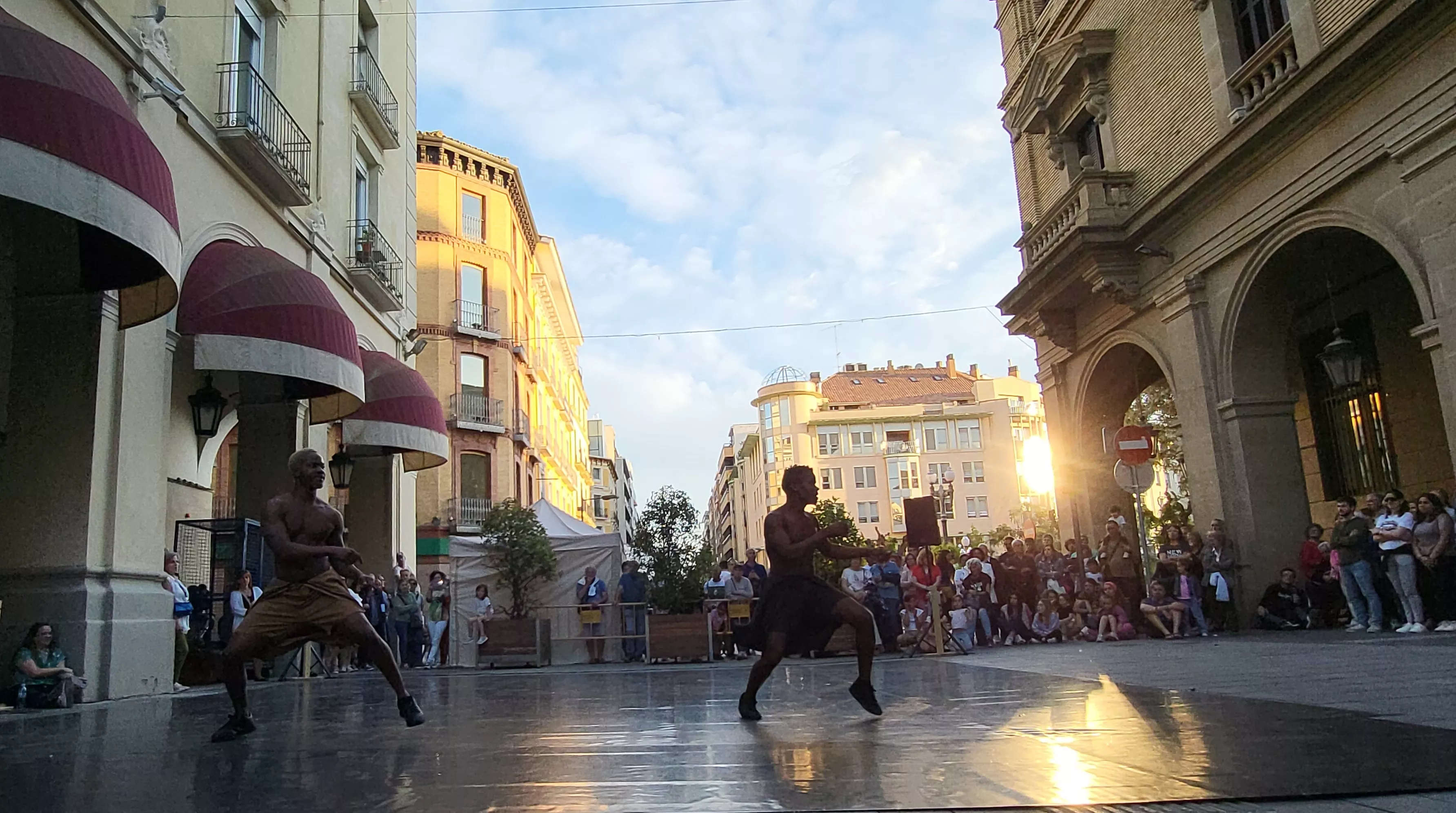 Los Porches de Galicia se llenan de baile con el programa Danza y Ciudad. Foto Mercedes Manterola