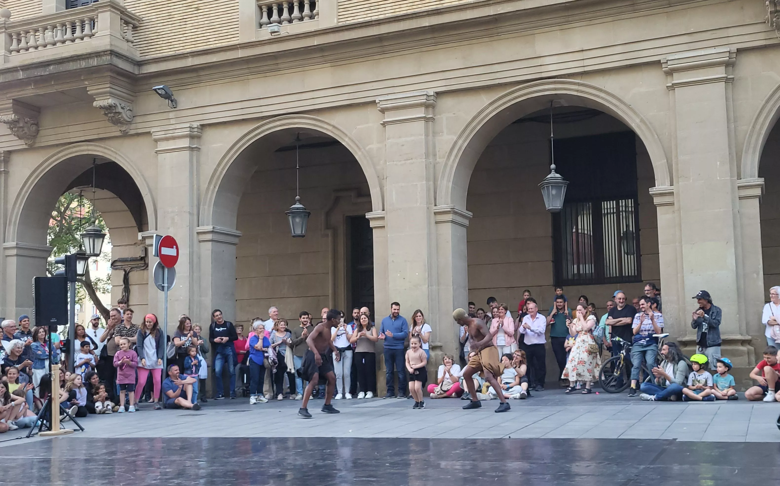 Los Porches de Galicia se llenan de baile con el programa Danza y Ciudad. Foto Mercedes Manterola