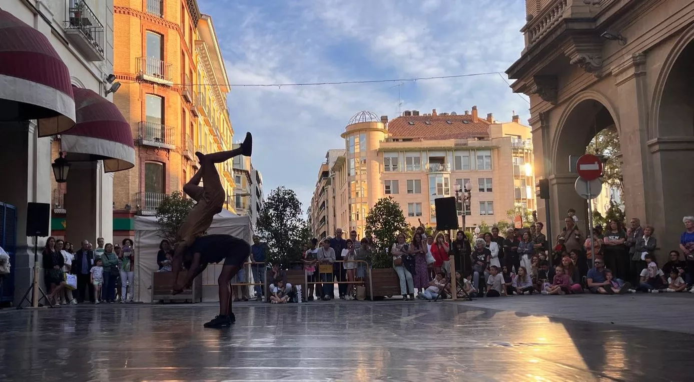Los Porches de Galicia se llenan de baile con el programa Danza y Ciudad. Foto Mercedes Manterola