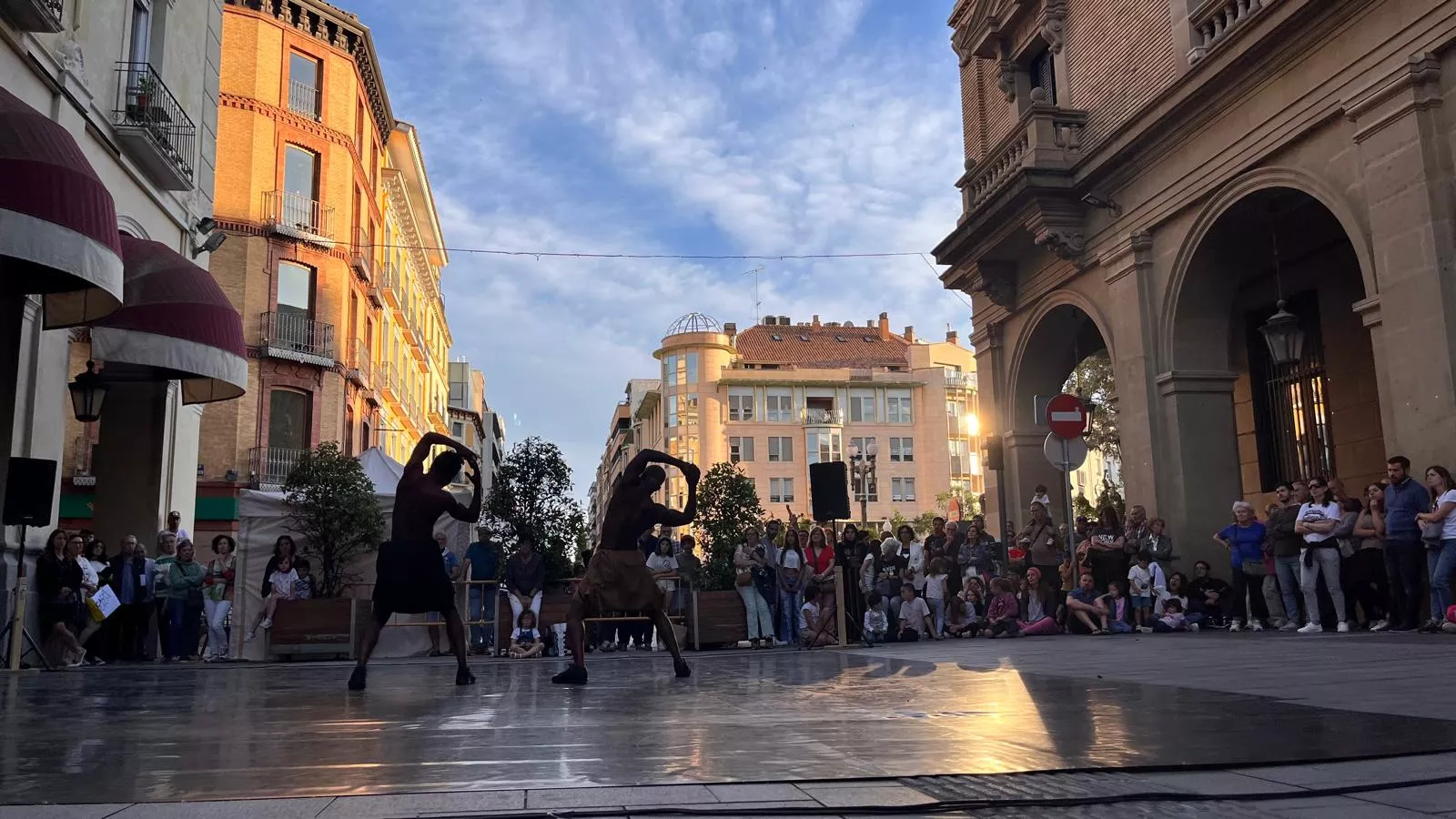 Los Porches de Galicia se llenan de baile con el programa Danza y Ciudad. Foto Mercedes Manterola