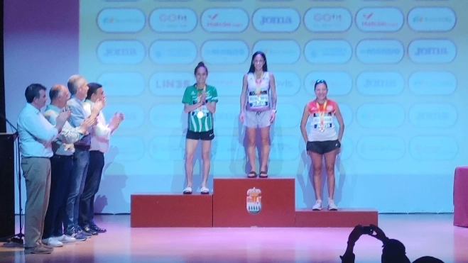 Podio absoluto con Bea Martínez a la izquierda. Podio absoluto con Bea Martínez a la izquierda.