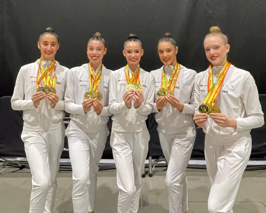 El conjunto español de Inés Bergua, con las medallas de Portimao.