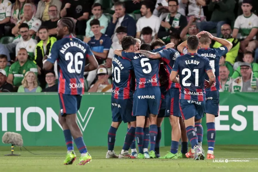 Celebración del gol de Kento Hashimoto