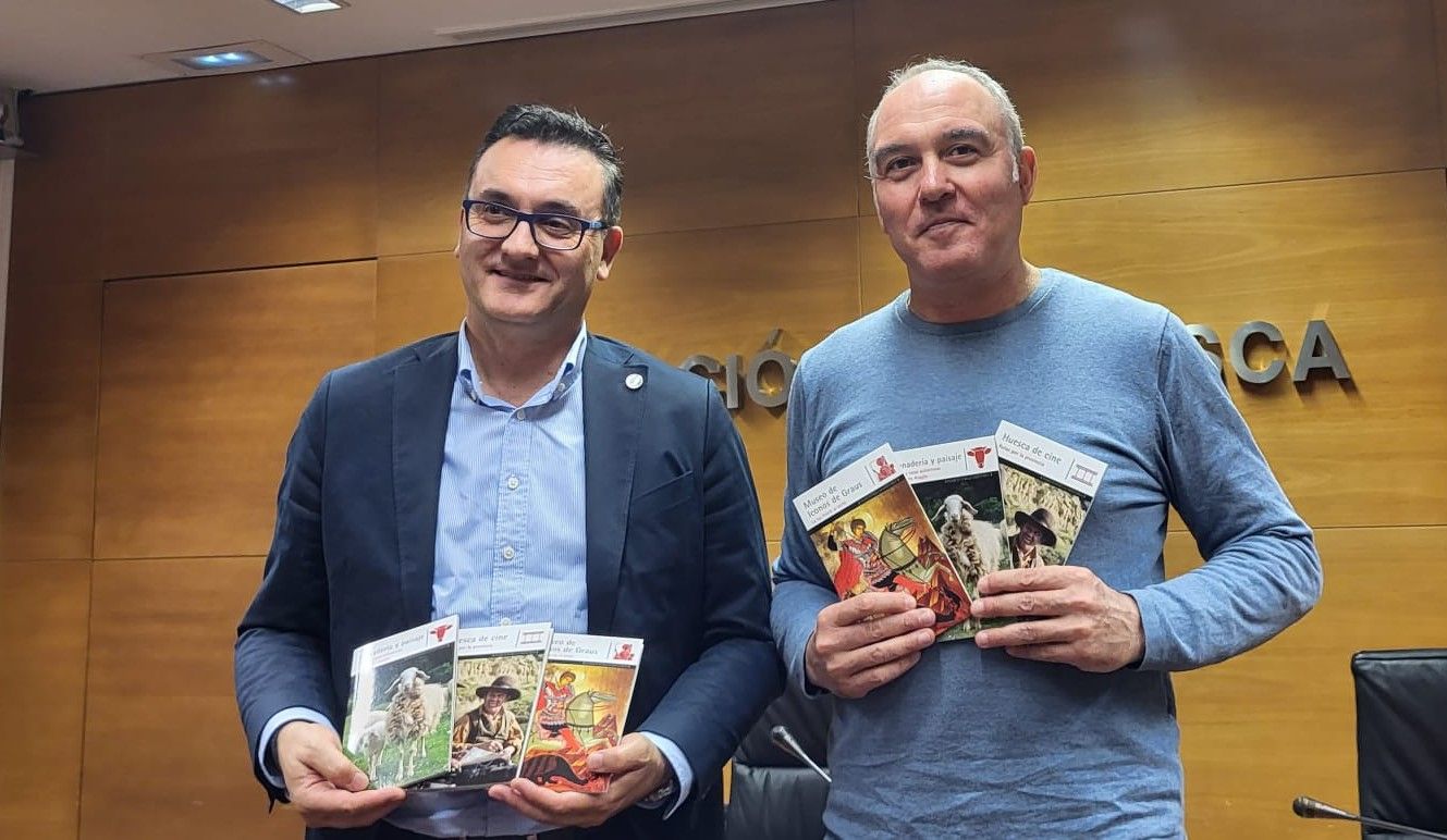 Roque Vicente y Rafa Yuste con las tres nuevas guías editadas