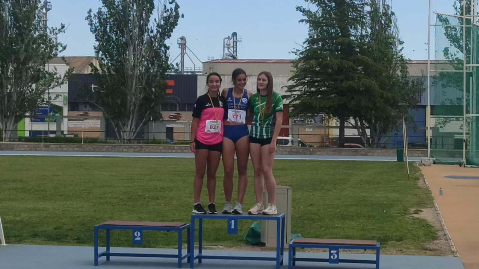 Podio África del Pino, CA Graus