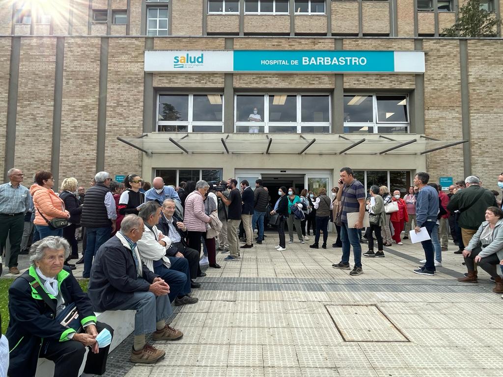 Concentración ante el Hospital de Barbastro 