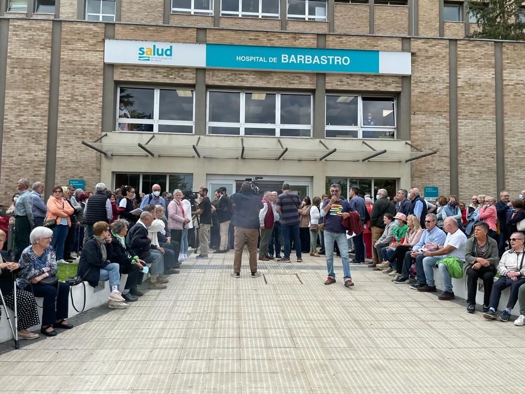 Concentración ante el Hospital de Barbastro 