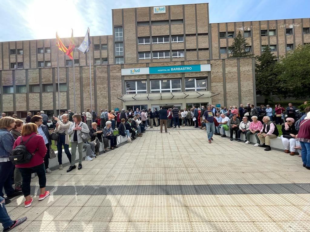 Concentración ante el Hospital de Barbastro 