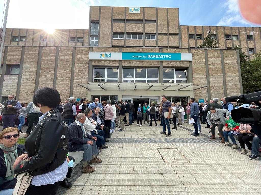 Concentración ante el Hospital de Barbastro 