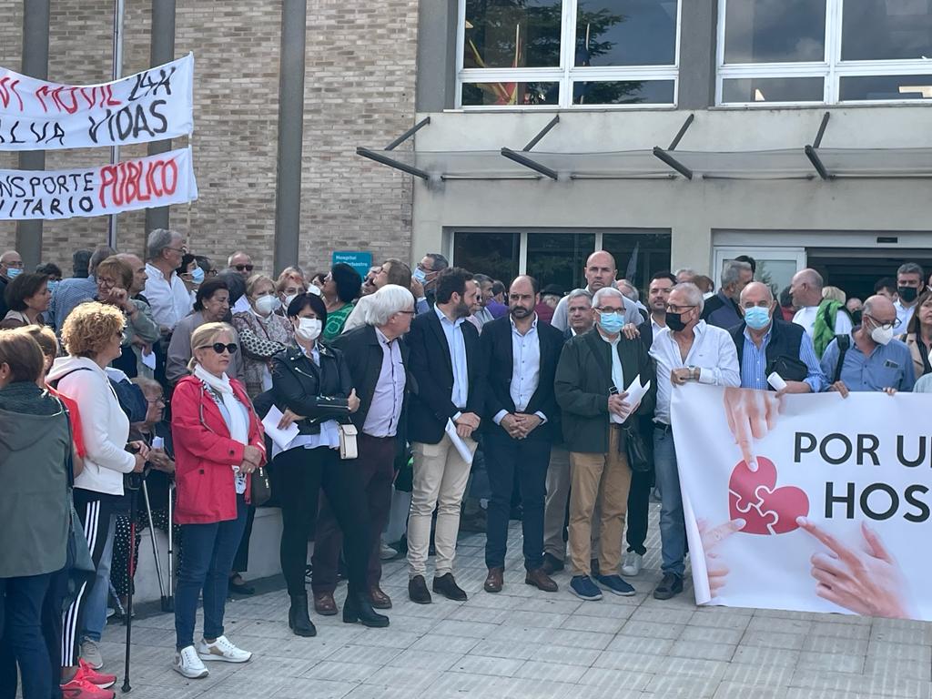 Concentración ante el Hospital de Barbastro 