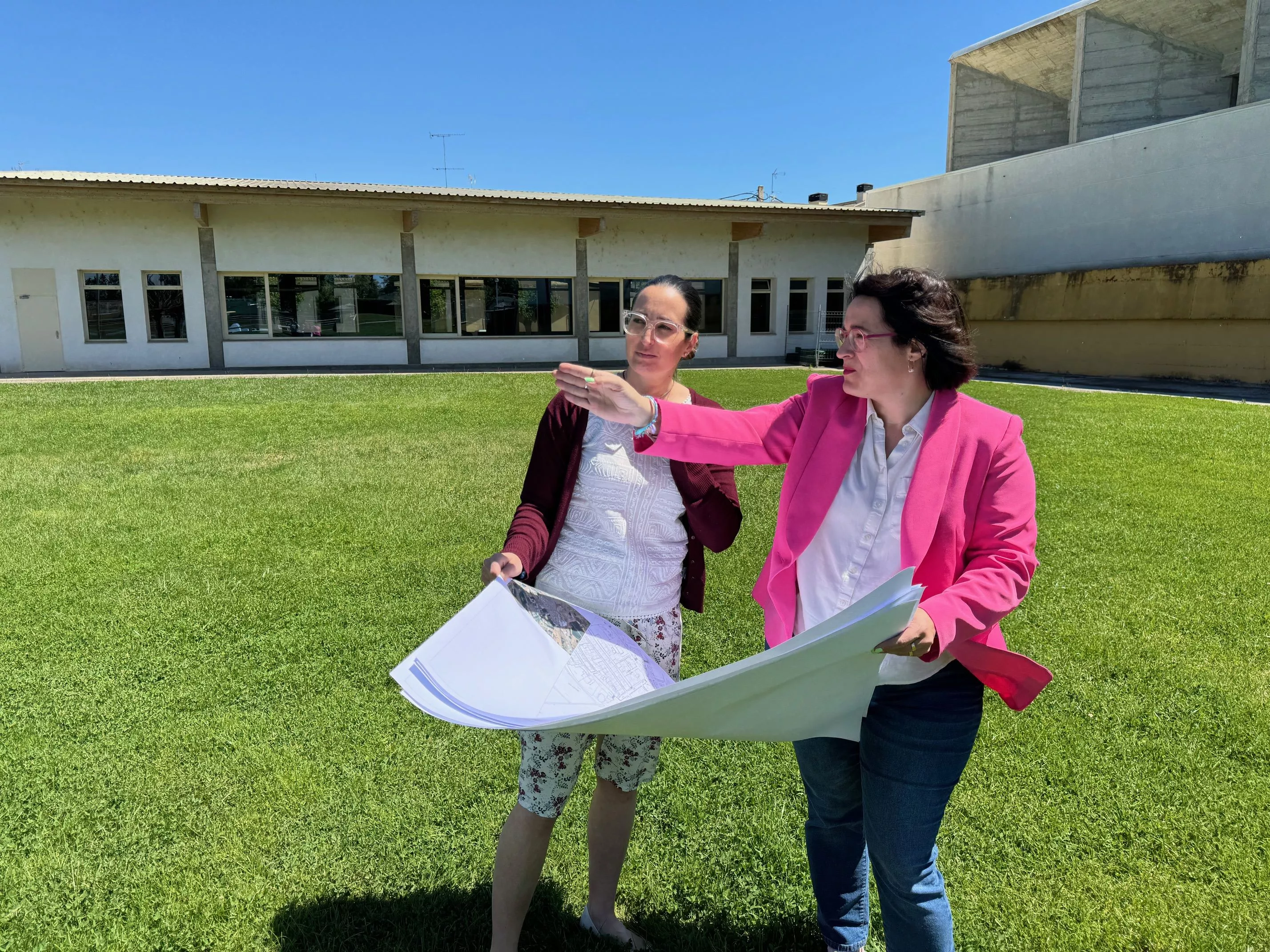 Beatriz Oliván y Patricia Rivera, en Binéfar.