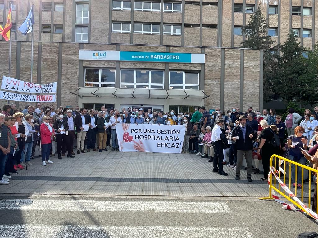 Concentración ante el Hospital de Barbastro 