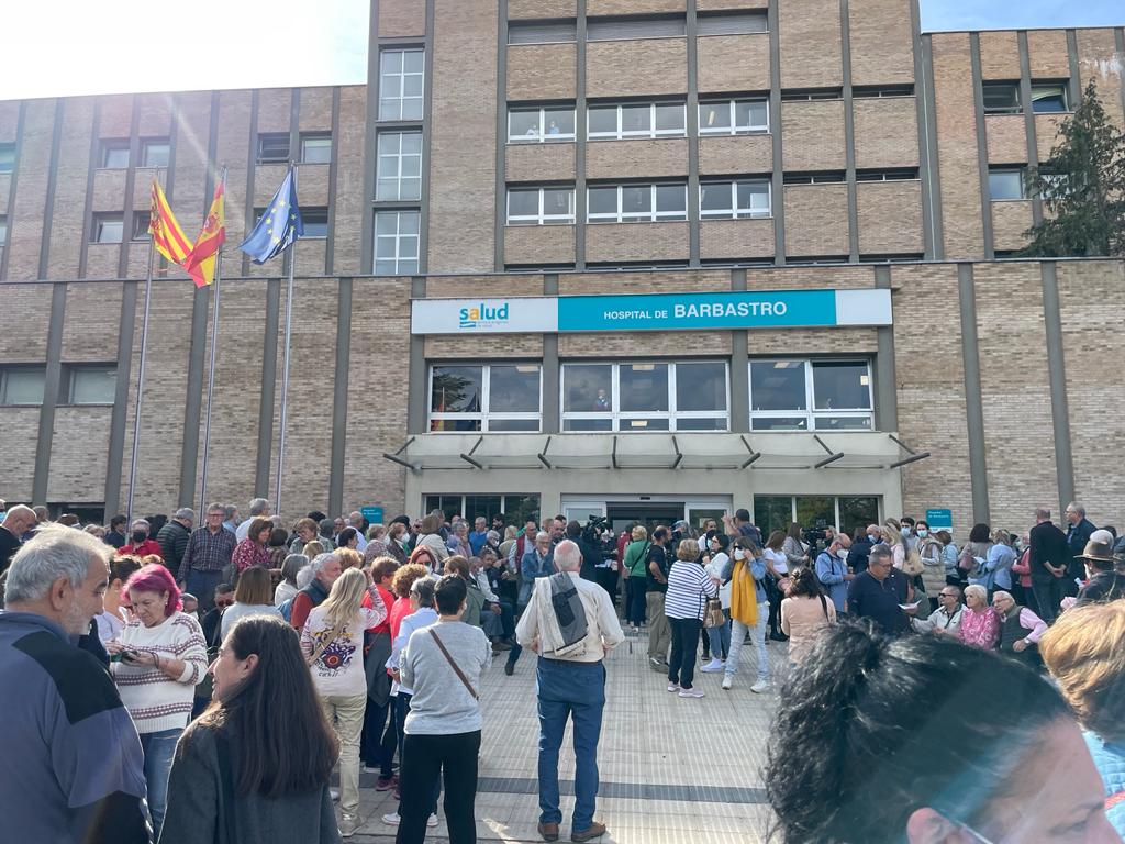 Concentración ante el Hospital de Barbastro 