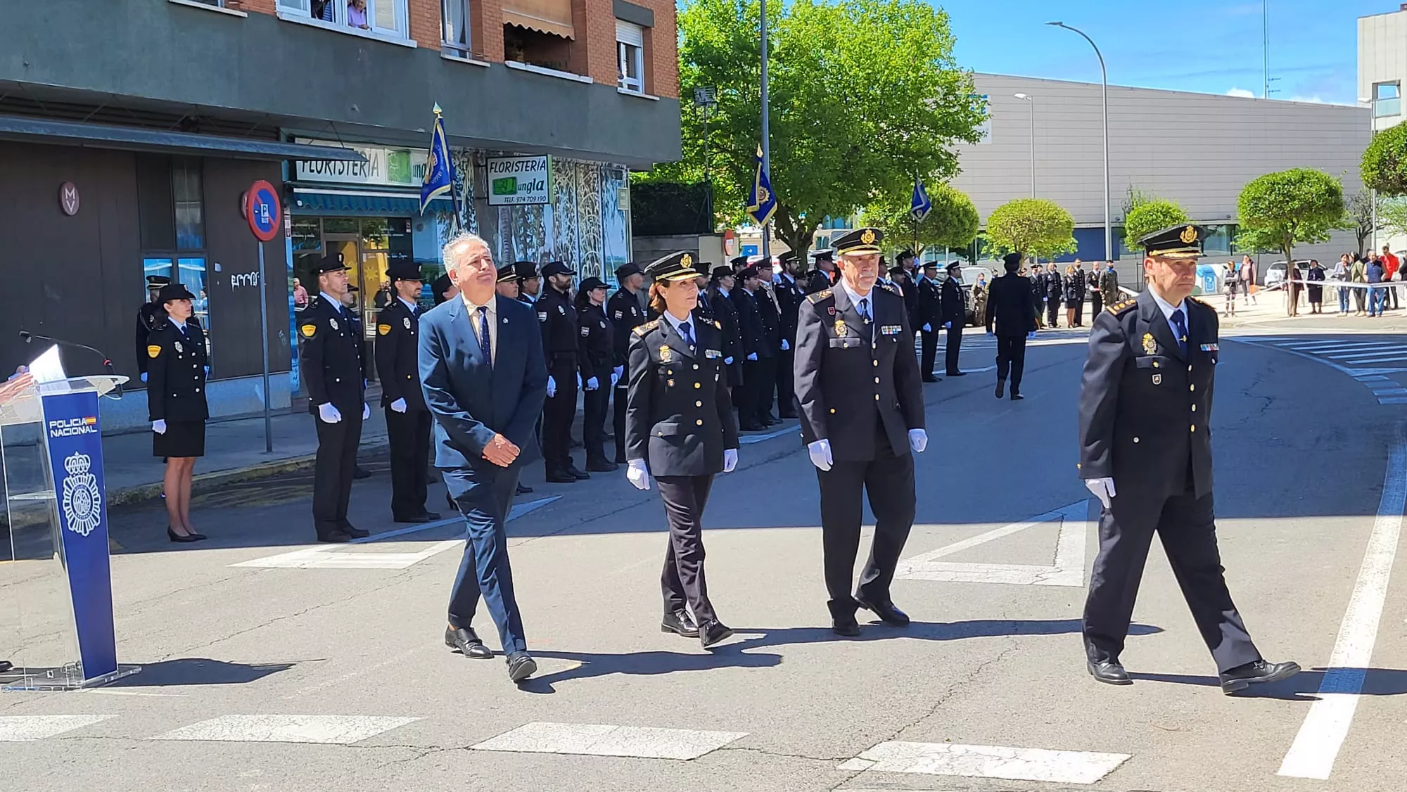 Inauguración de la escultura del Bicentenario de la Policía Nacional en Huesca