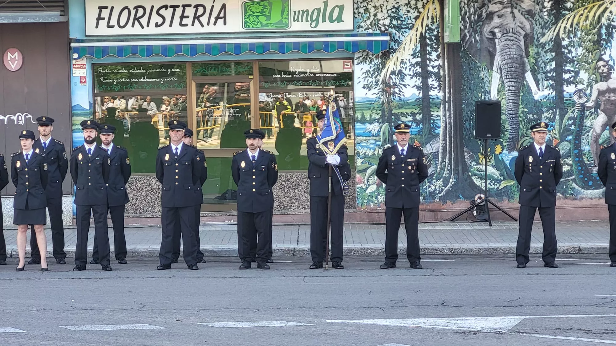 Inauguración de la escultura del Bicentenario de la Policía Nacional en Huesca