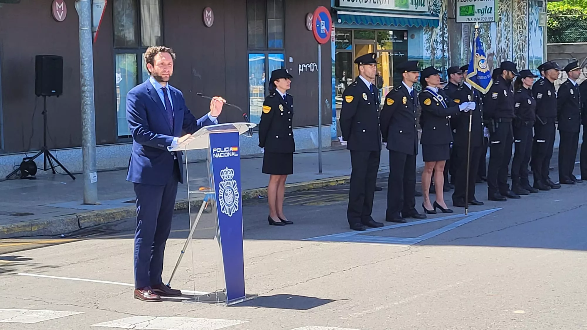 Inauguración de la escultura del Bicentenario de la Policía Nacional en Huesca
