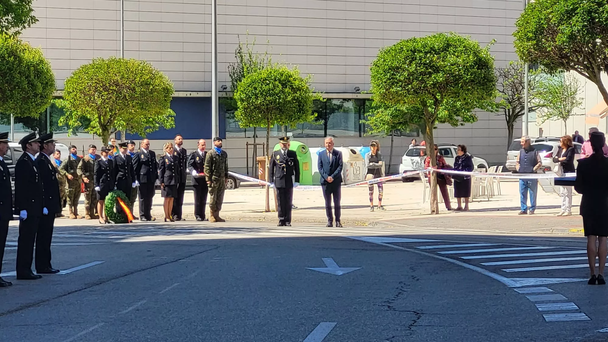Inauguración de la escultura del Bicentenario de la Policía Nacional en Huesca