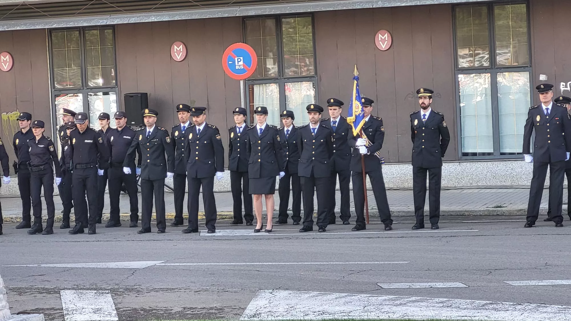 Inauguración de la escultura del Bicentenario de la Policía Nacional en Huesca
