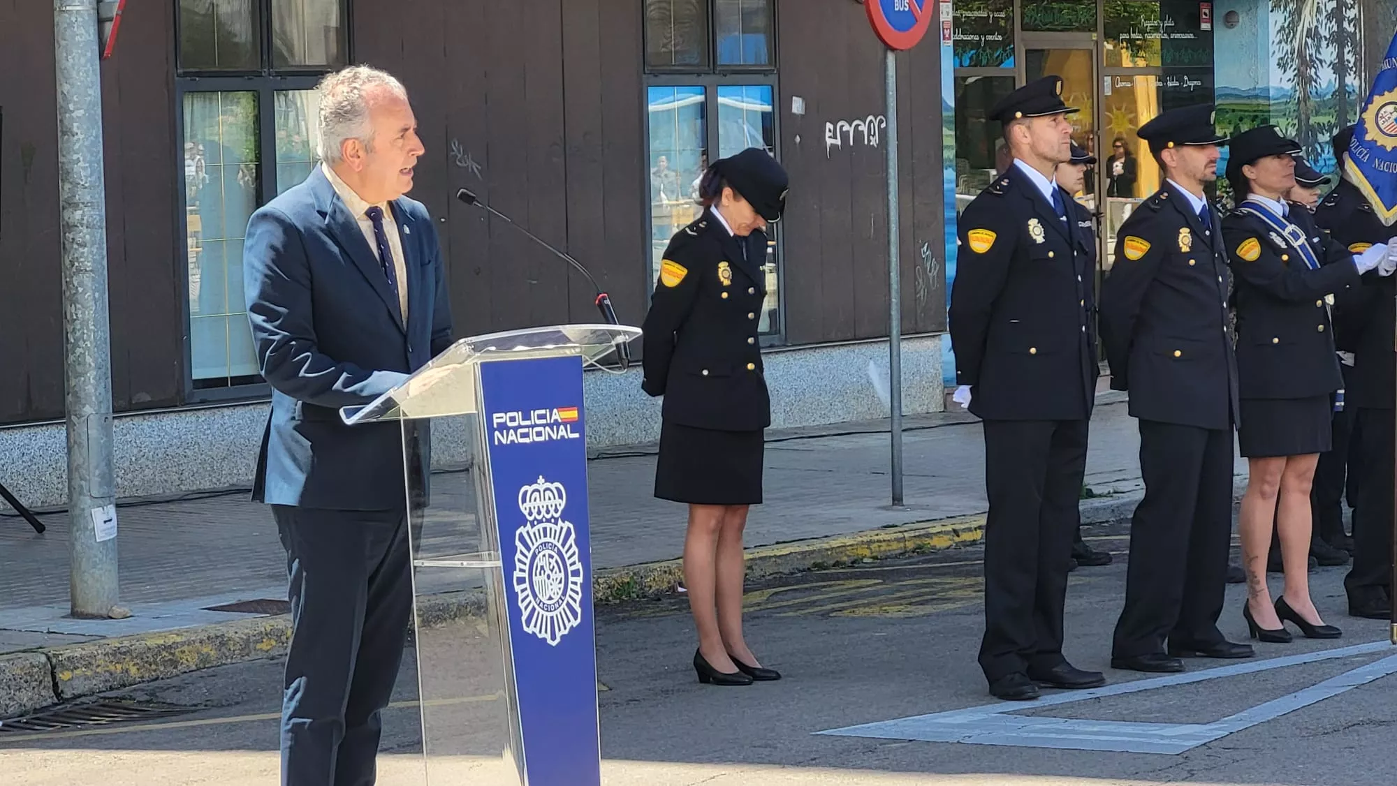 Inauguración de la escultura del Bicentenario de la Policía Nacional en Huesca