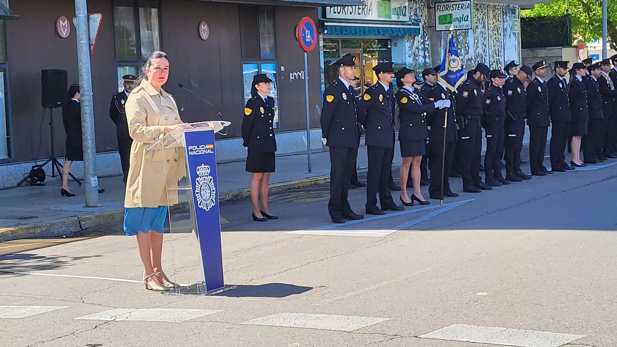Inauguración de la escultura del Bicentenario de la Policía Nacional en Huesca