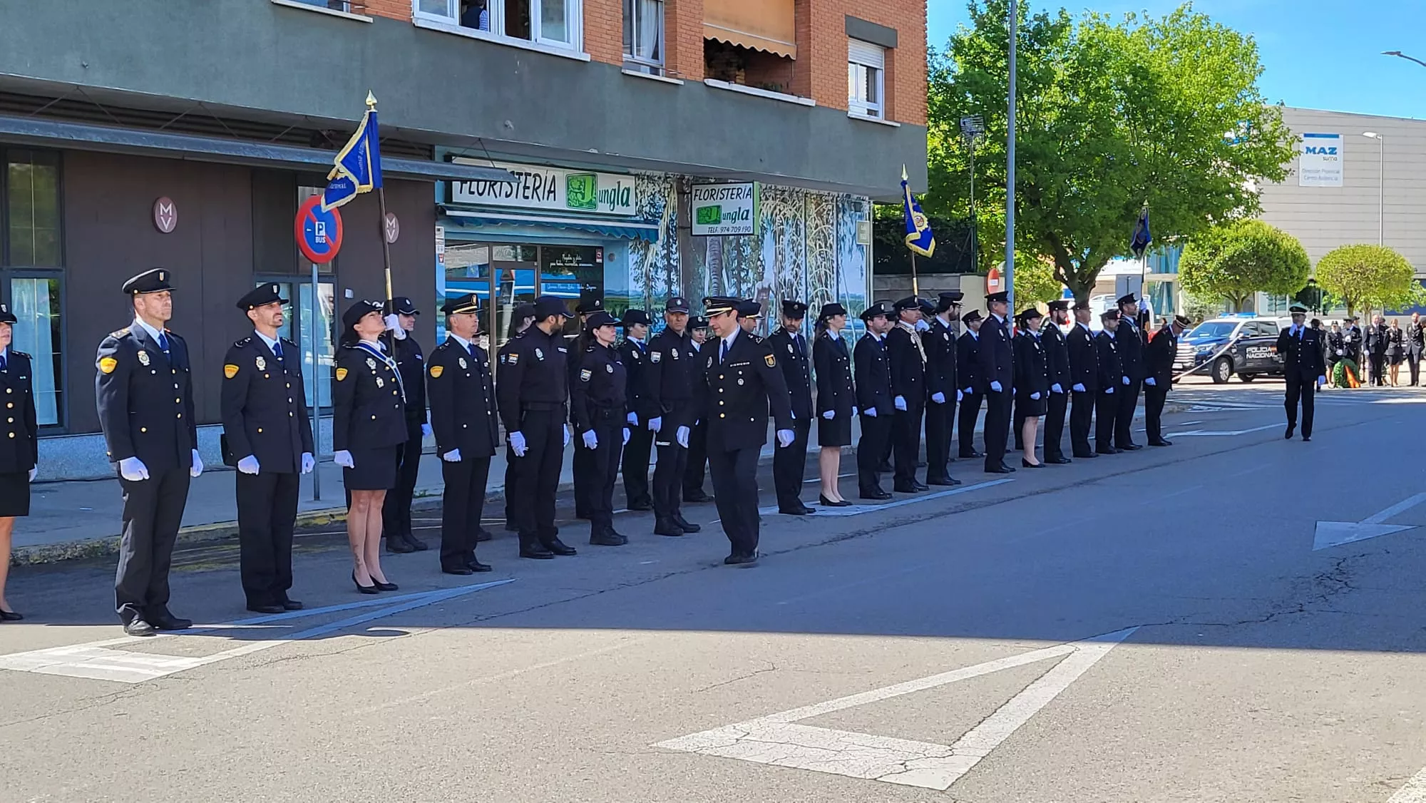 Inauguración de la escultura del Bicentenario de la Policía Nacional en Huesca