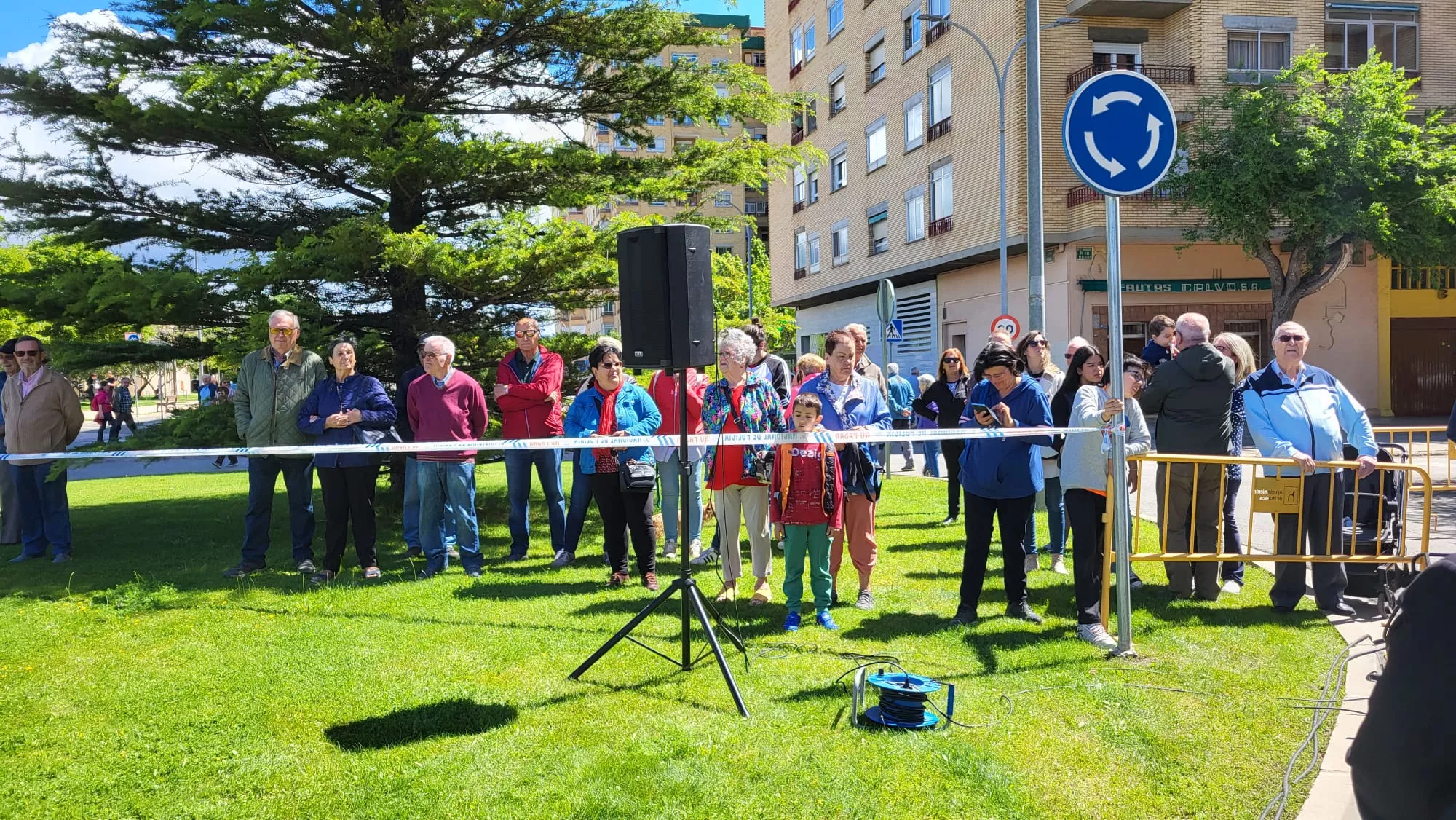 Inauguración de la escultura del Bicentenario de la Policía Nacional en Huesca