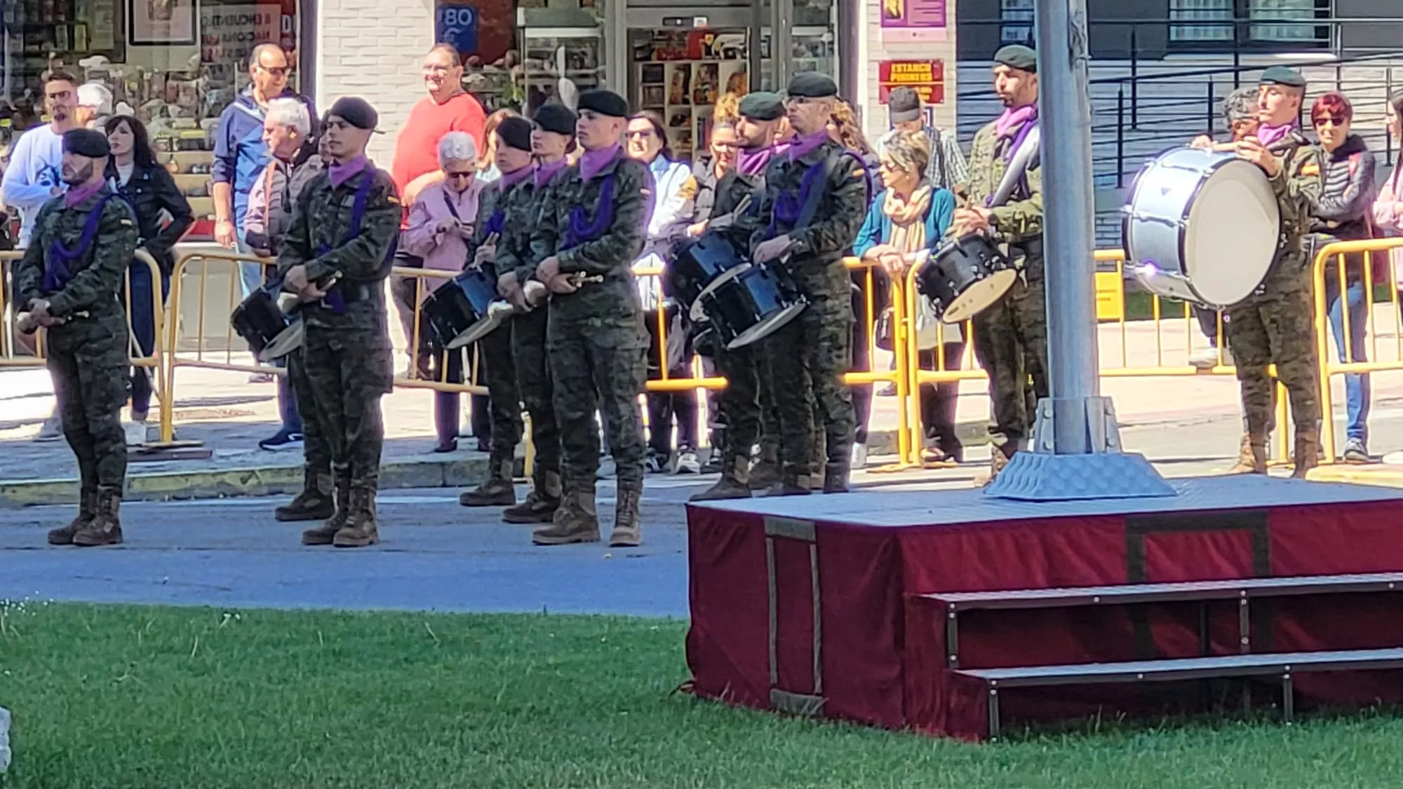 Inauguración de la escultura del Bicentenario de la Policía Nacional en Huesca