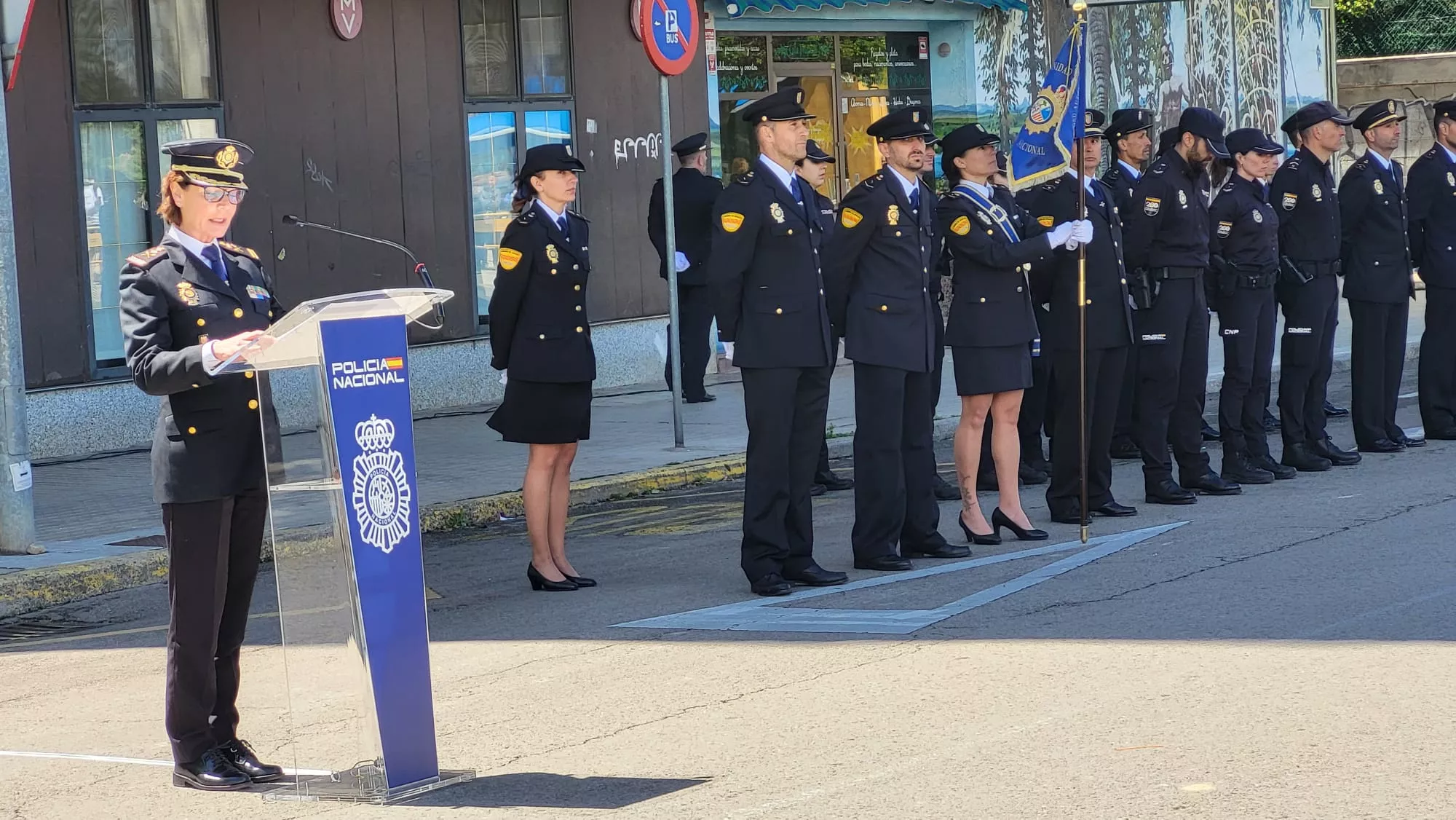 Inauguración de la escultura del Bicentenario de la Policía Nacional en Huesca