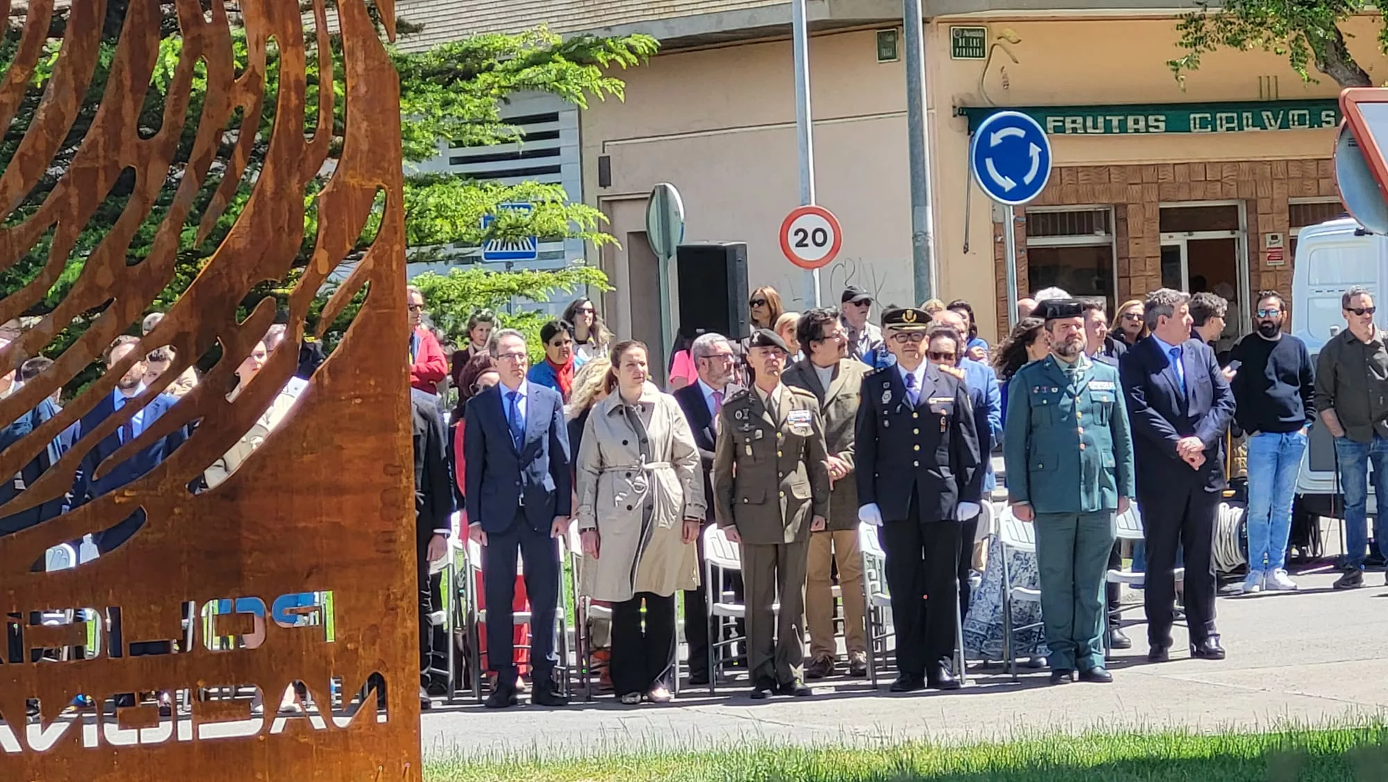 Inauguración de la escultura del Bicentenario de la Policía Nacional en Huesca