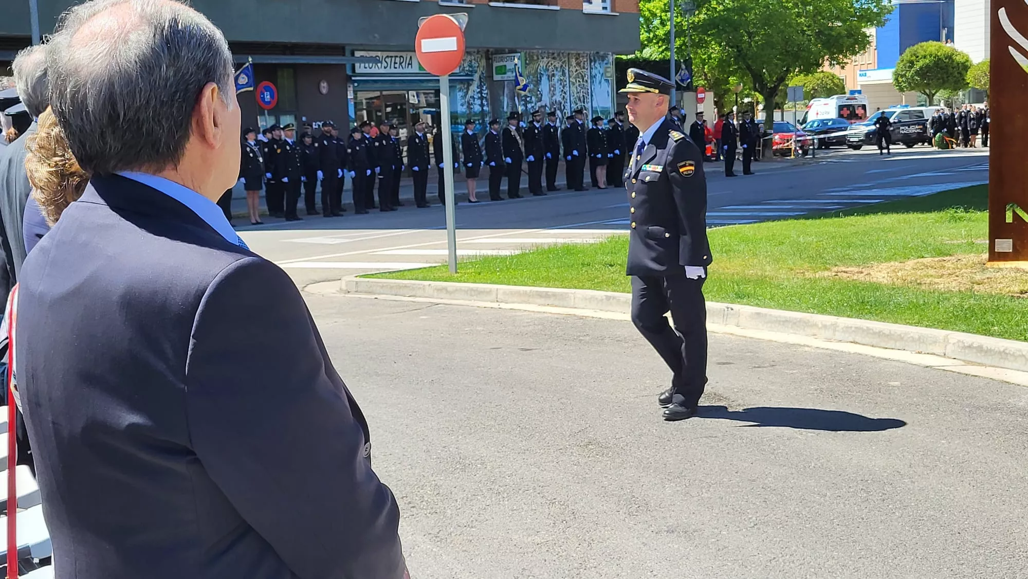 Inauguración de la escultura del Bicentenario de la Policía Nacional en Huesca