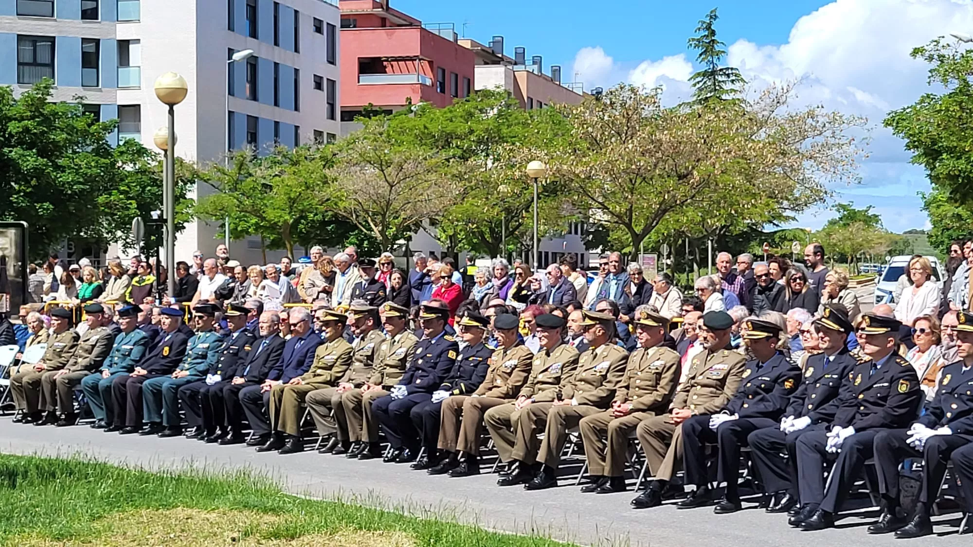 Inauguración de la escultura del Bicentenario de la Policía Nacional en Huesca