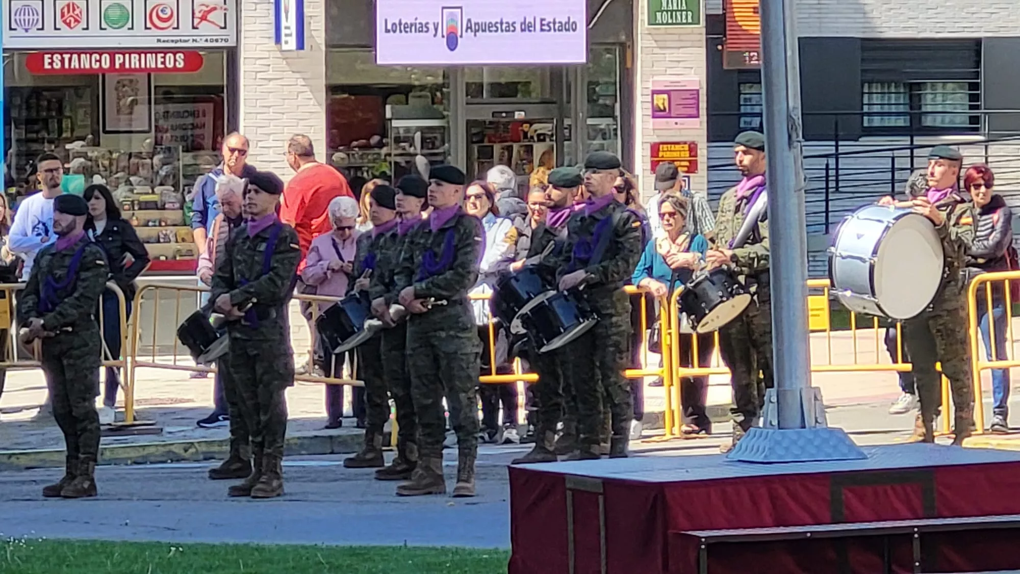 Inauguración de la escultura del Bicentenario de la Policía Nacional en Huesca