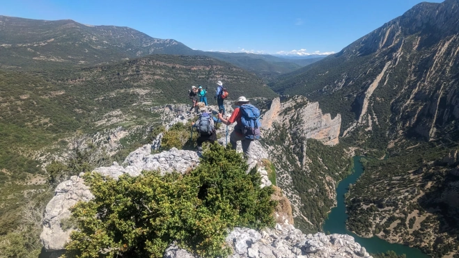 1 iniciando el descenso por la cresta Norte del Borón hacia el Guatizalema 1 iniciando el descenso por la cresta Norte del Borón hacia el Guatizalema