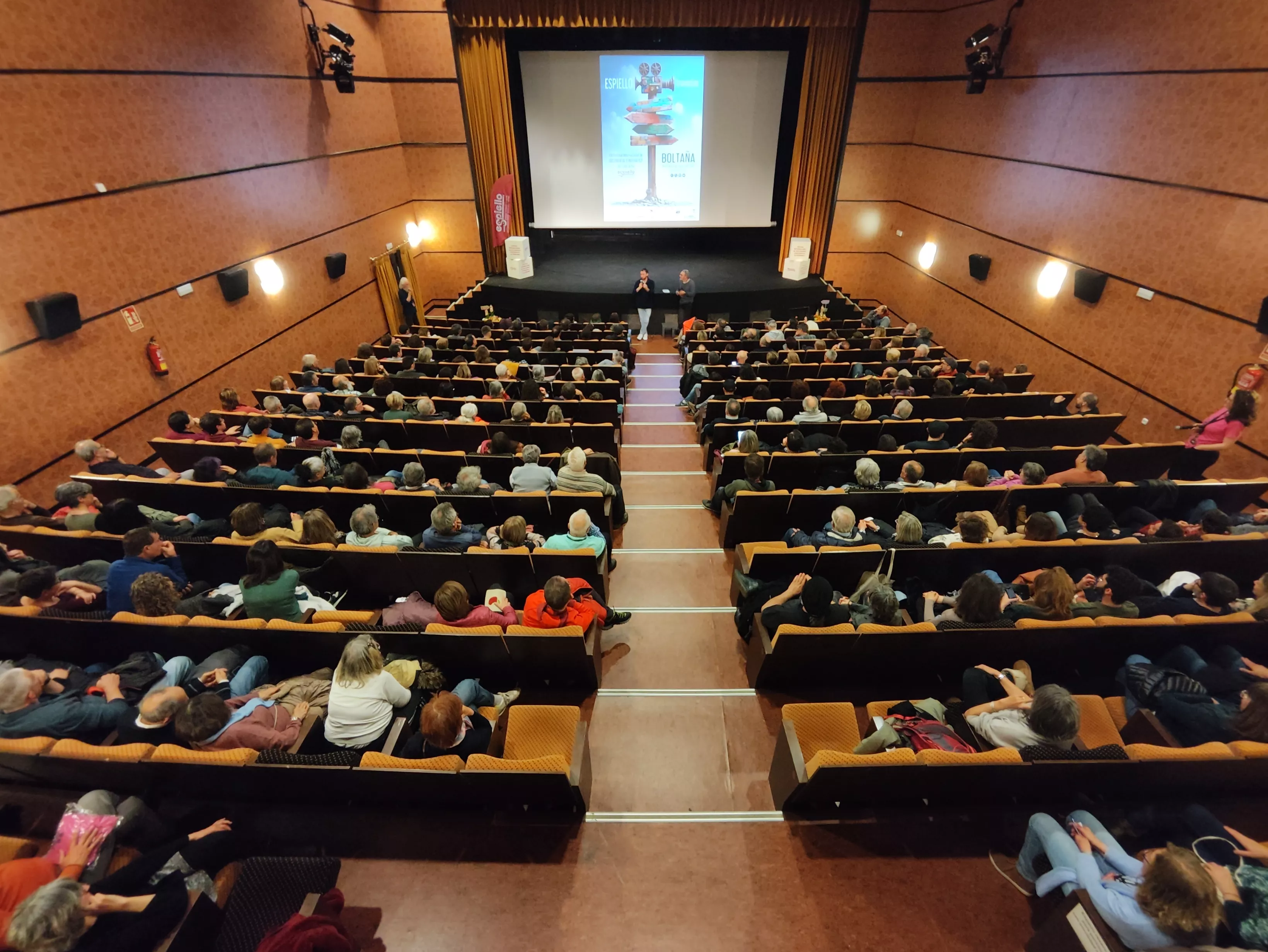 Una actividad de Espiello en el Palacio de Congresos de Boltaña