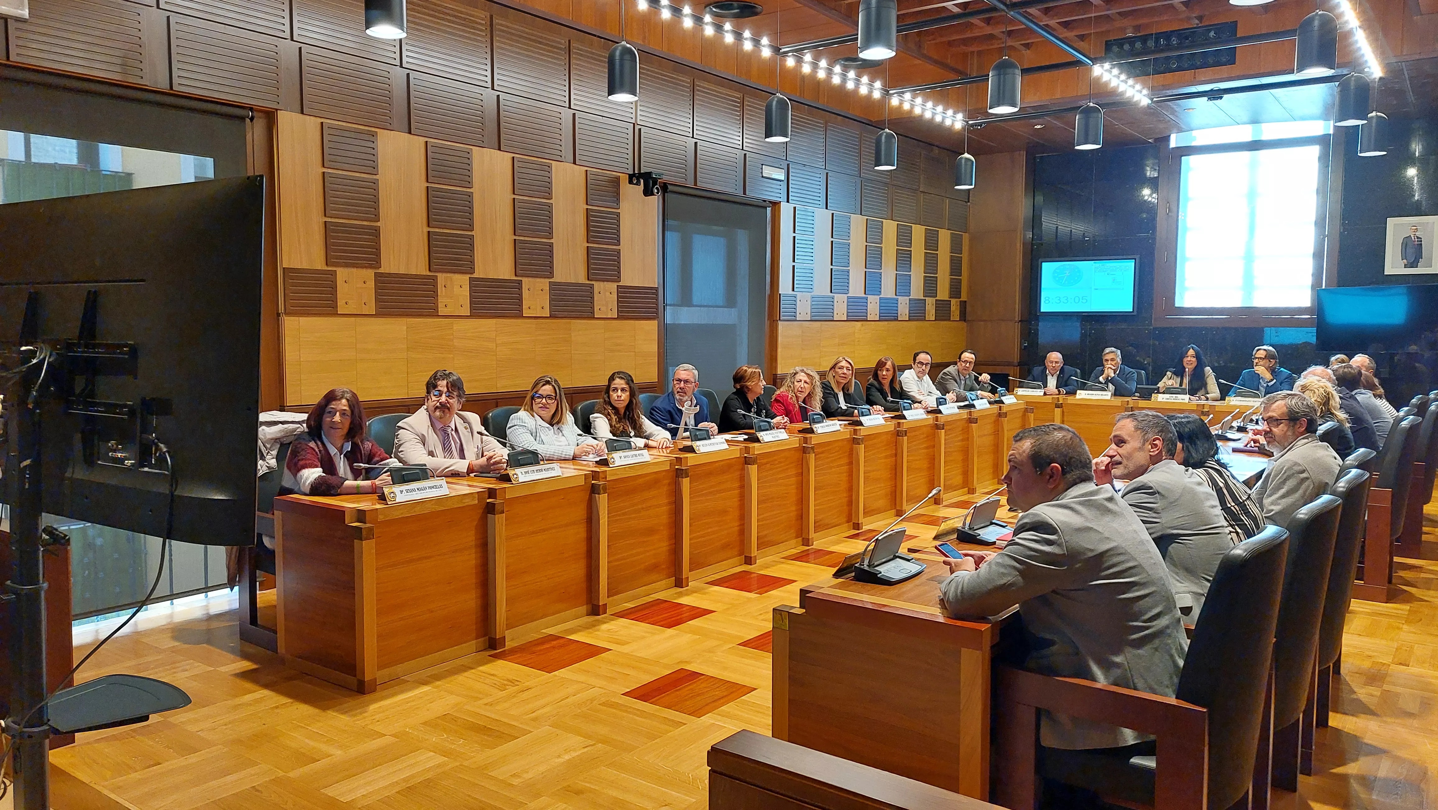 Los dos concejales de VOX, a la izquierda en el pleno extraordinario del Ayuntamiento celebrado esta mañana
