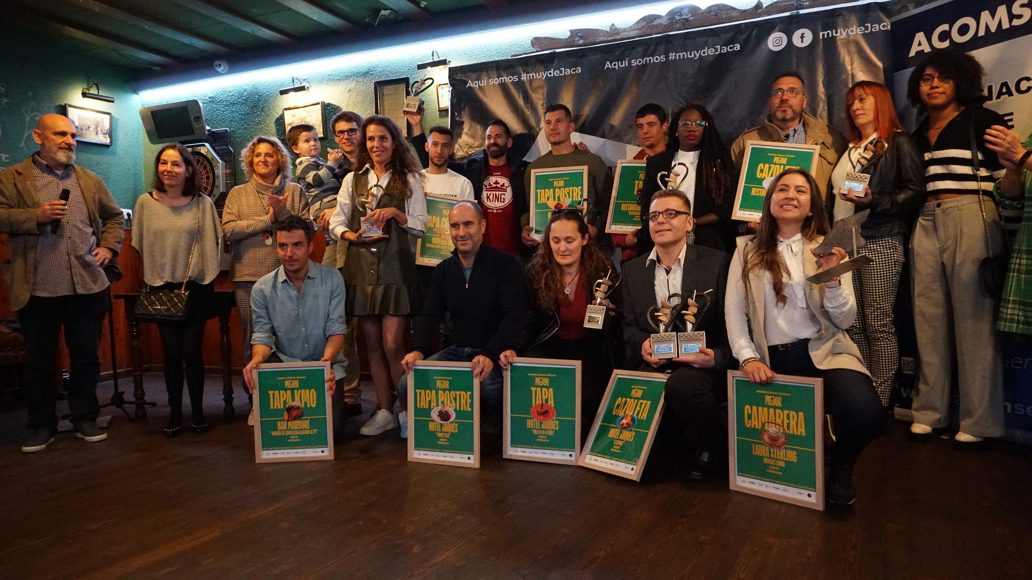 Foto de familia de ganadores del concurso de tapas de la Jacetania
