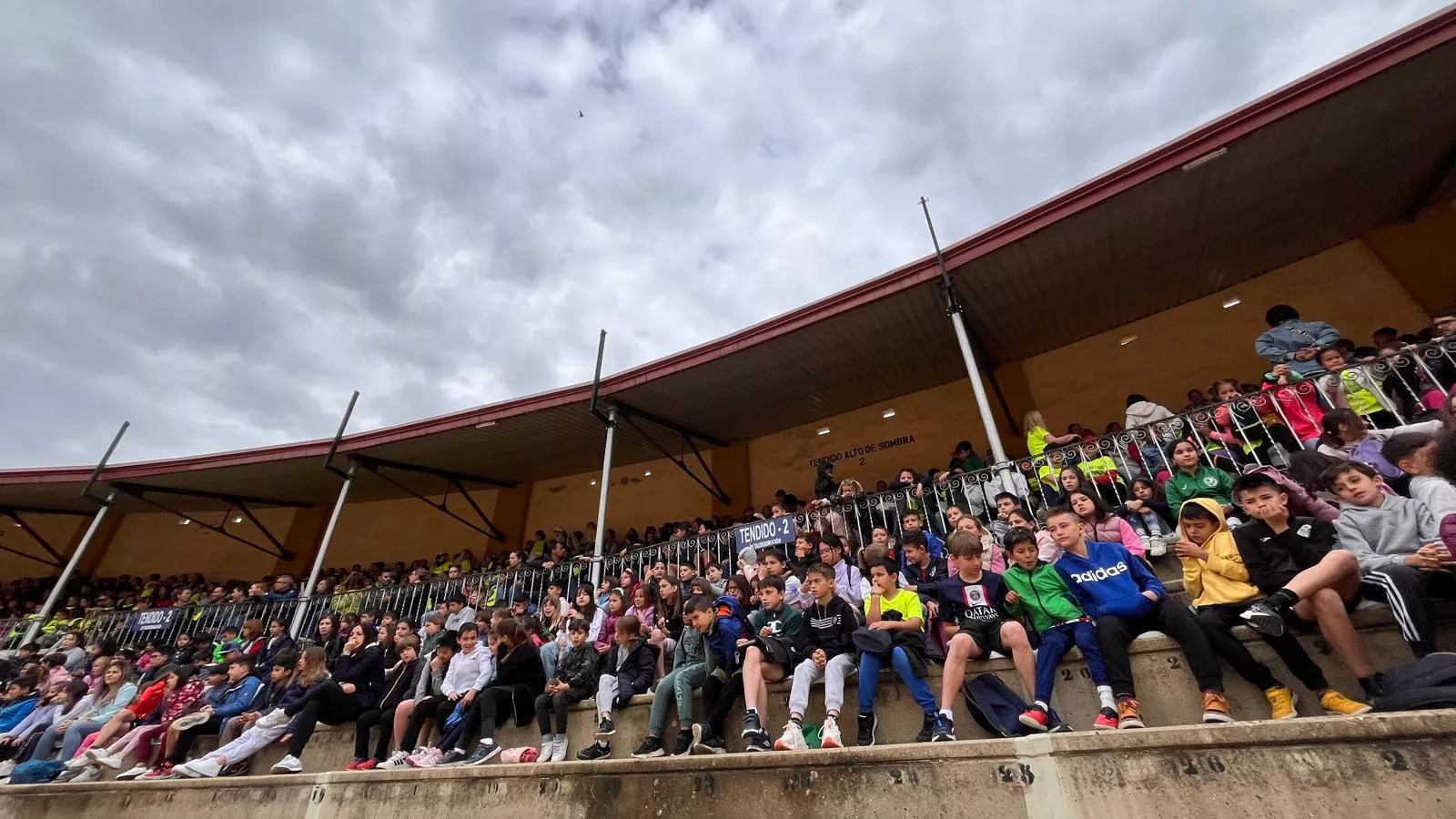 Exhibición de la Policía Local ante escolares de Huesca en la plaza de toros. Foto Mercedes Manterola