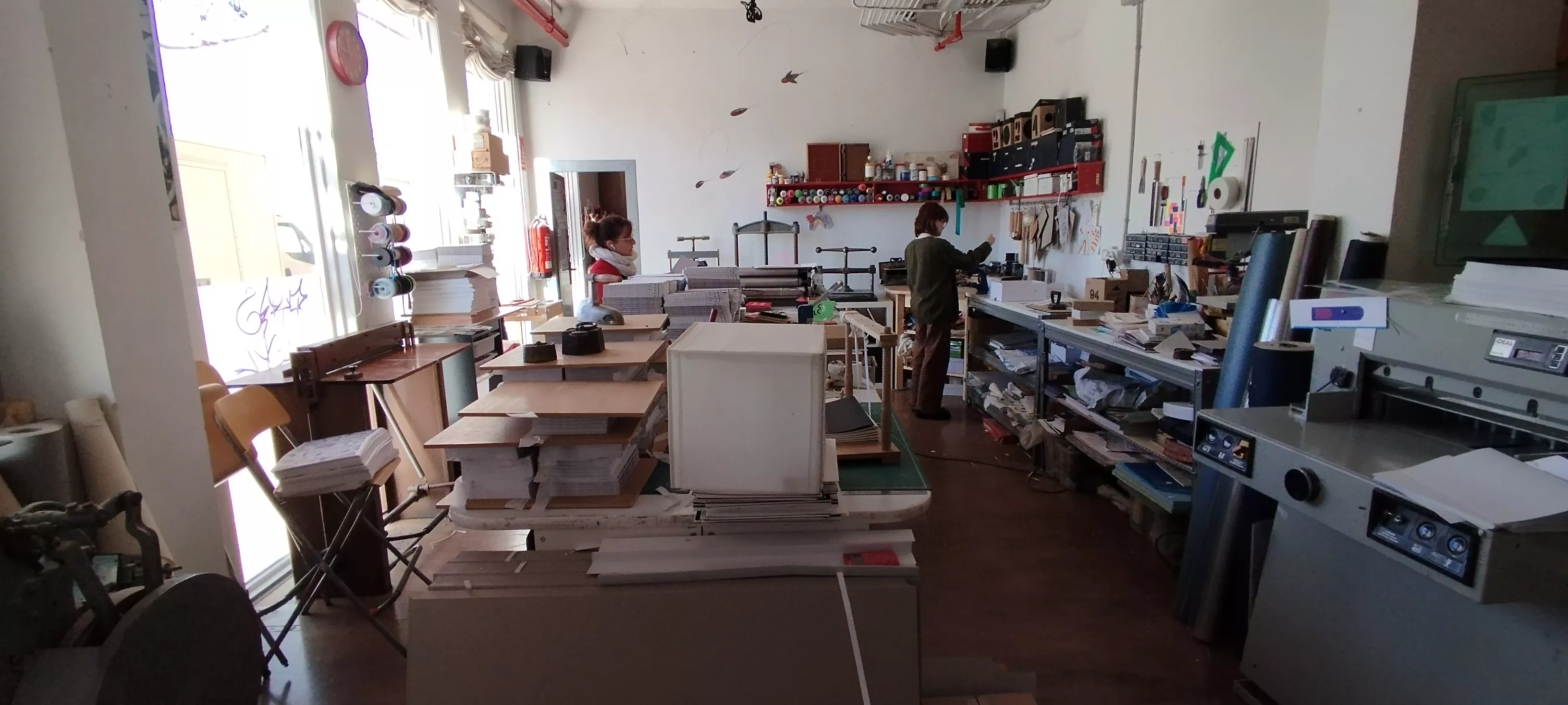 Preparación y exposición de A lápiz y con sombrero en Zaragoza.