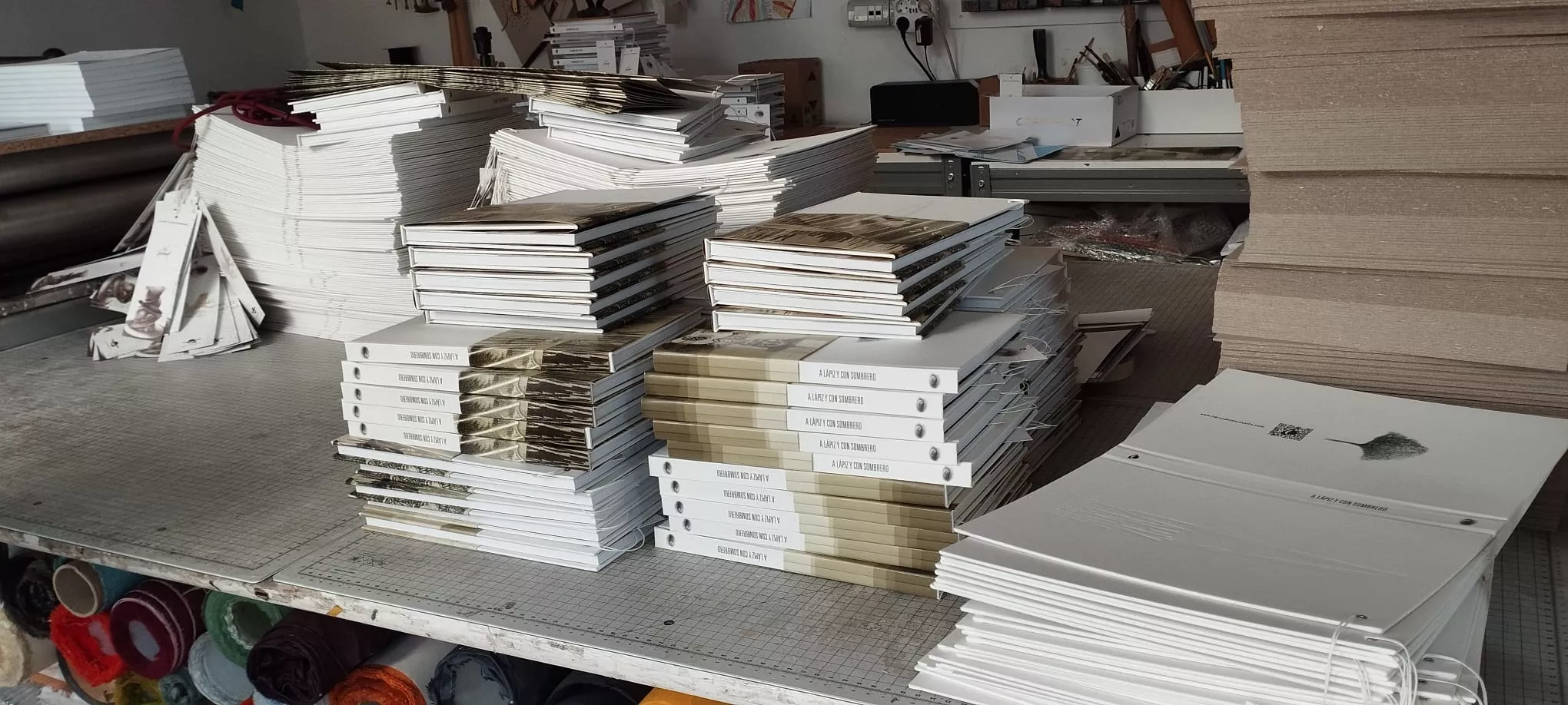 Preparación y exposición de A lápiz y con sombrero en Zaragoza.