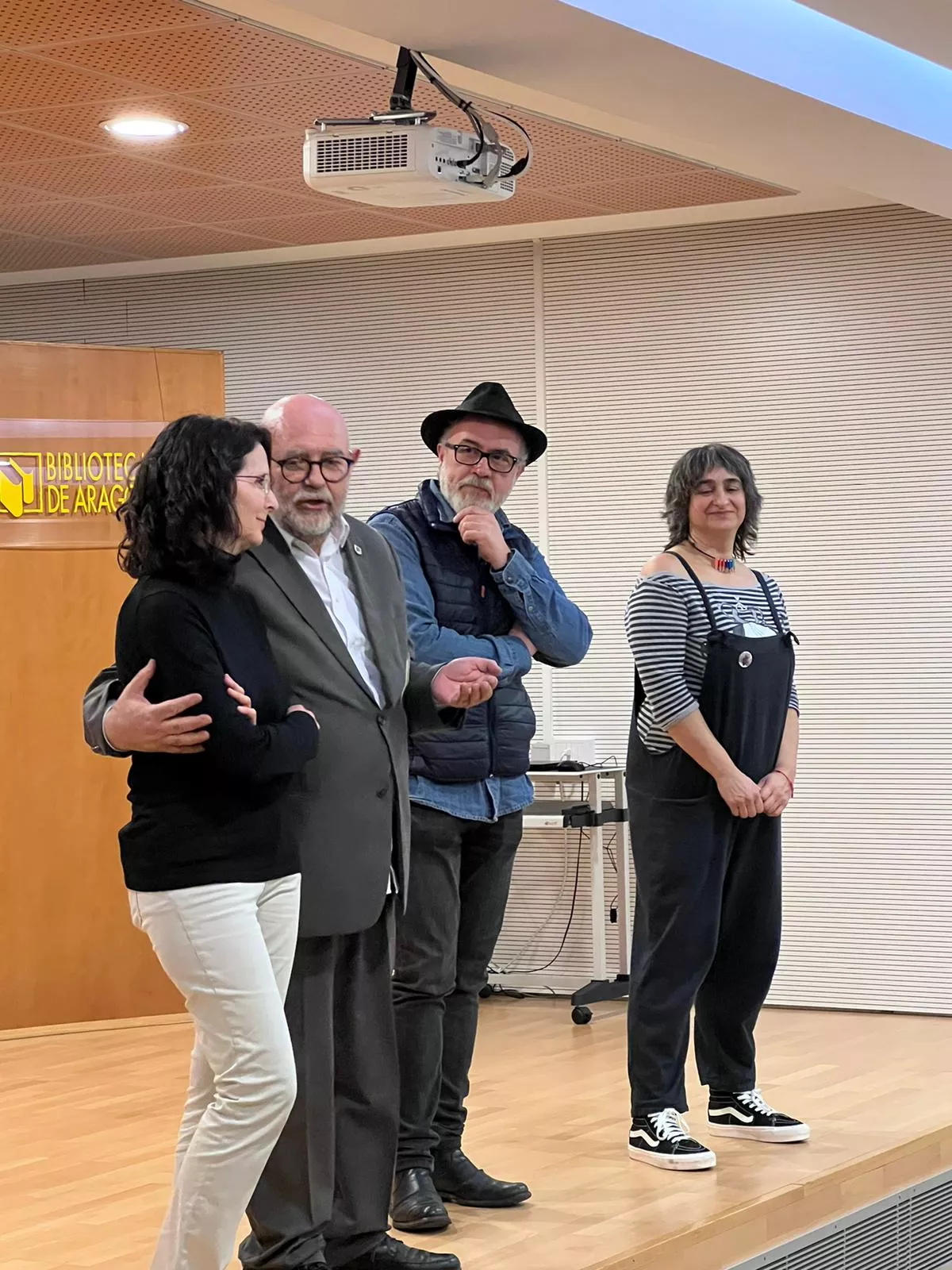 Preparación y exposición de A lápiz y con sombrero en Zaragoza.
