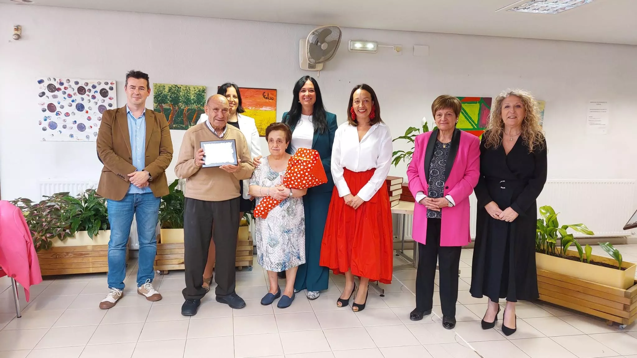Homenaje a 19 matrimonios de Huesca por sus bodas de oro.