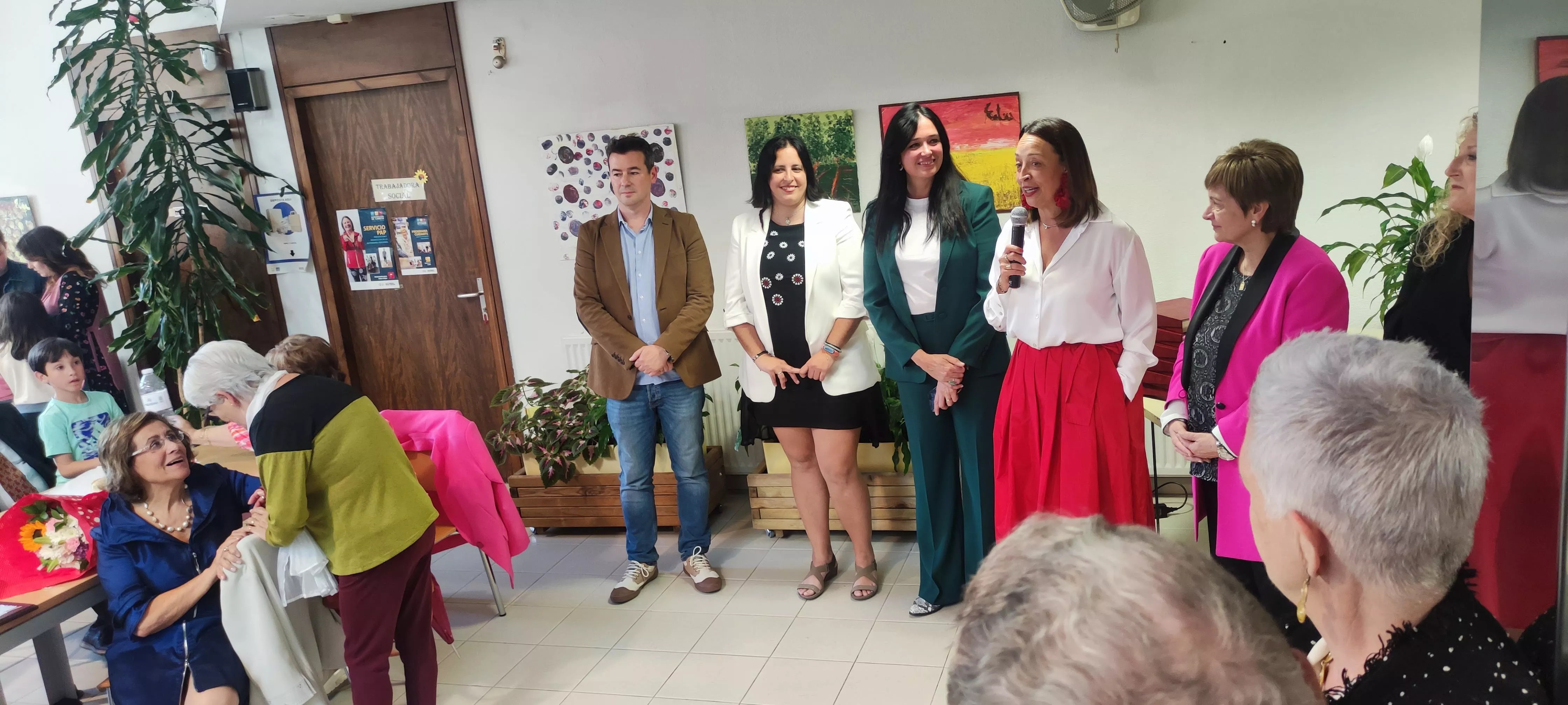 Homenaje a 19 matrimonios de Huesca por sus bodas de oro.
