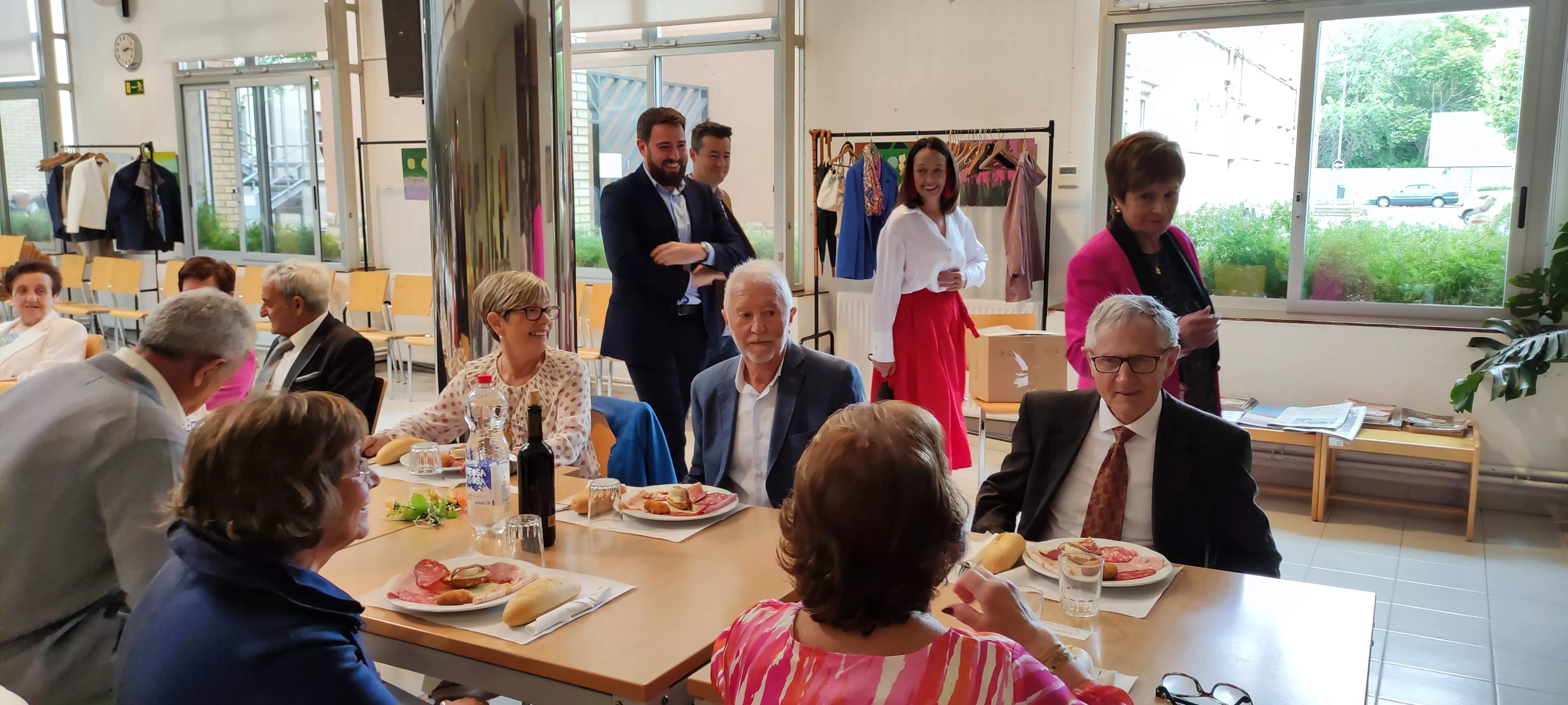 Homenaje a 19 matrimonios de Huesca por sus bodas de oro.