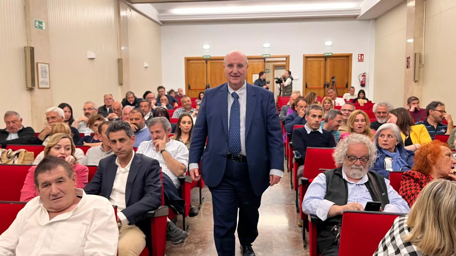 Anía accede a la reunión con alcaldes para abordar el nuevo mapa concesional de transporte de viajeros por carretera. Foto Mercedes Manterola