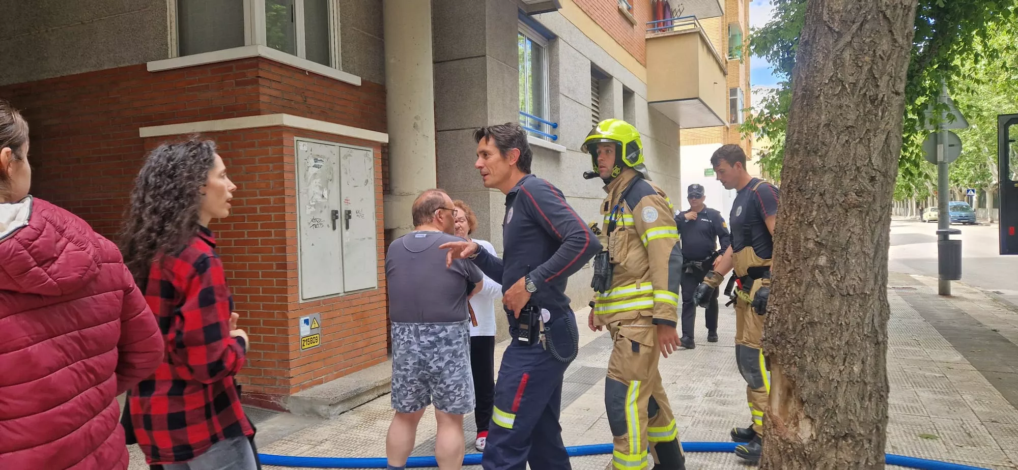 Incendio declarado en una vivienda del Paseo Ramón y Cajal. Foto Myriam Martínez