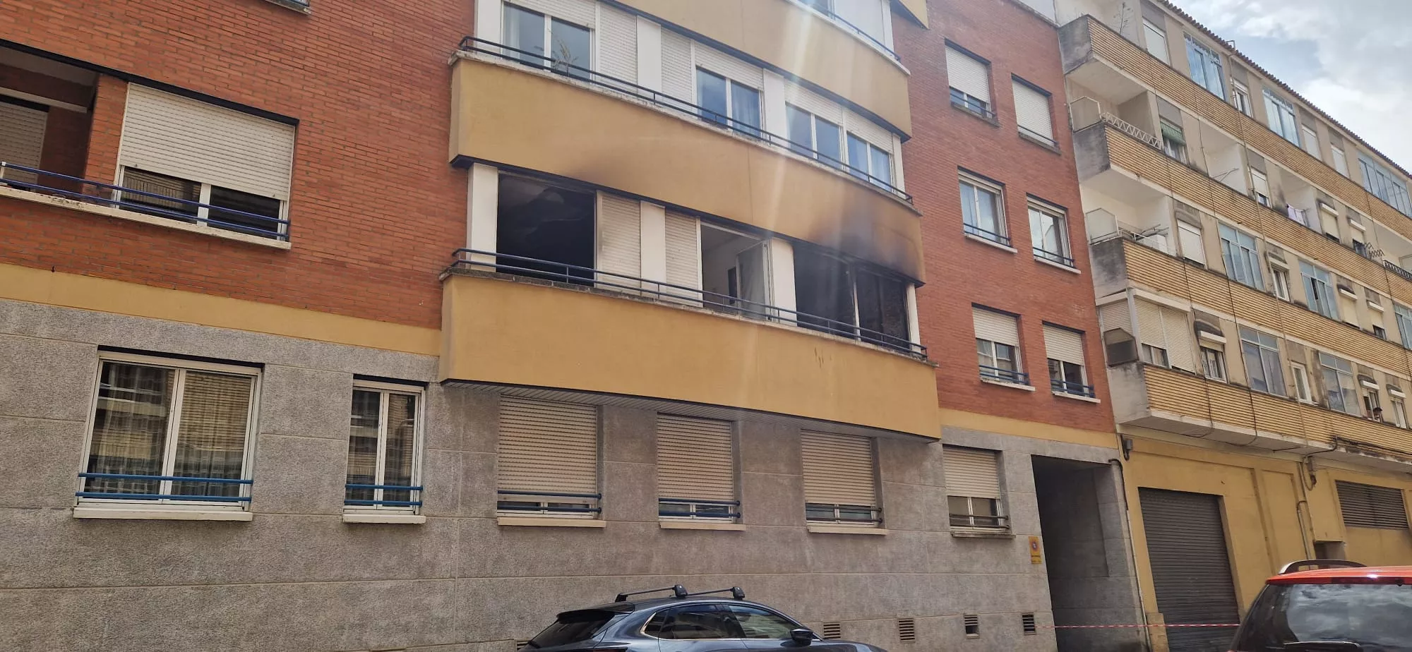 Incendio declarado en una vivienda del Paseo Ramón y Cajal. Foto Myriam Martínez