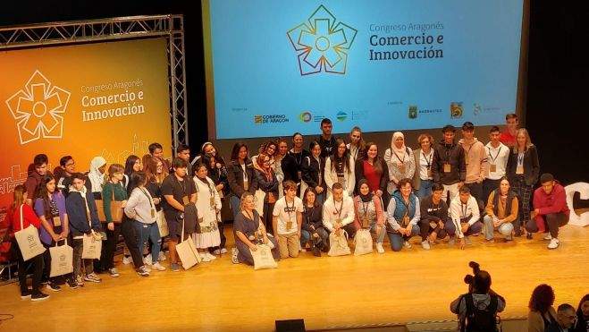Estudiantes del Hermanos Argensola presentes en el Congreso de Comercio. Estudiantes del Hermanos Argensola presentes en el Congreso de Comercio.