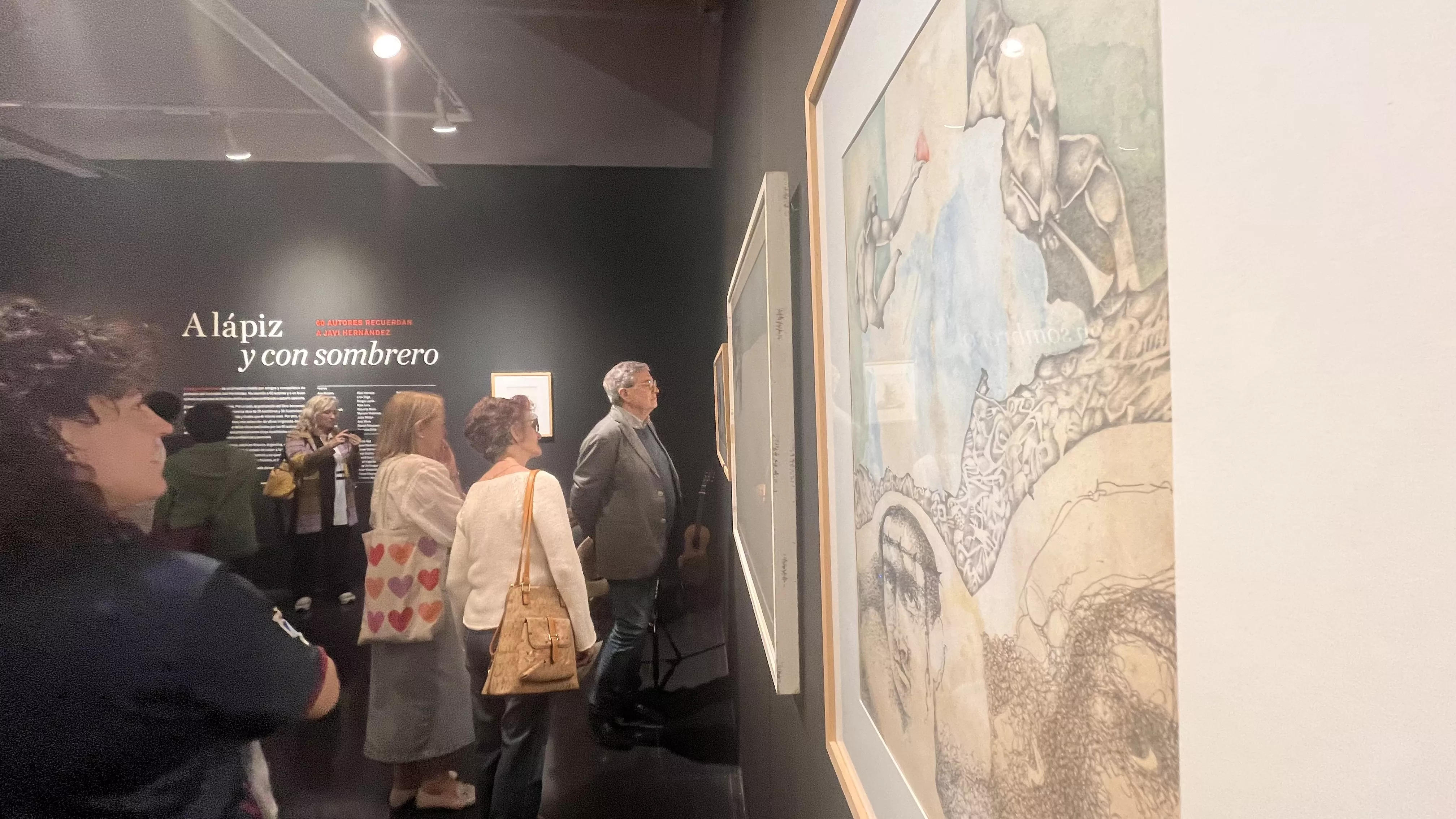  Inauguración de la exposición 'A lápiz y con sombrero' en homenaje a Javi Hernández en Huesca. Foto Mercedes Manterola