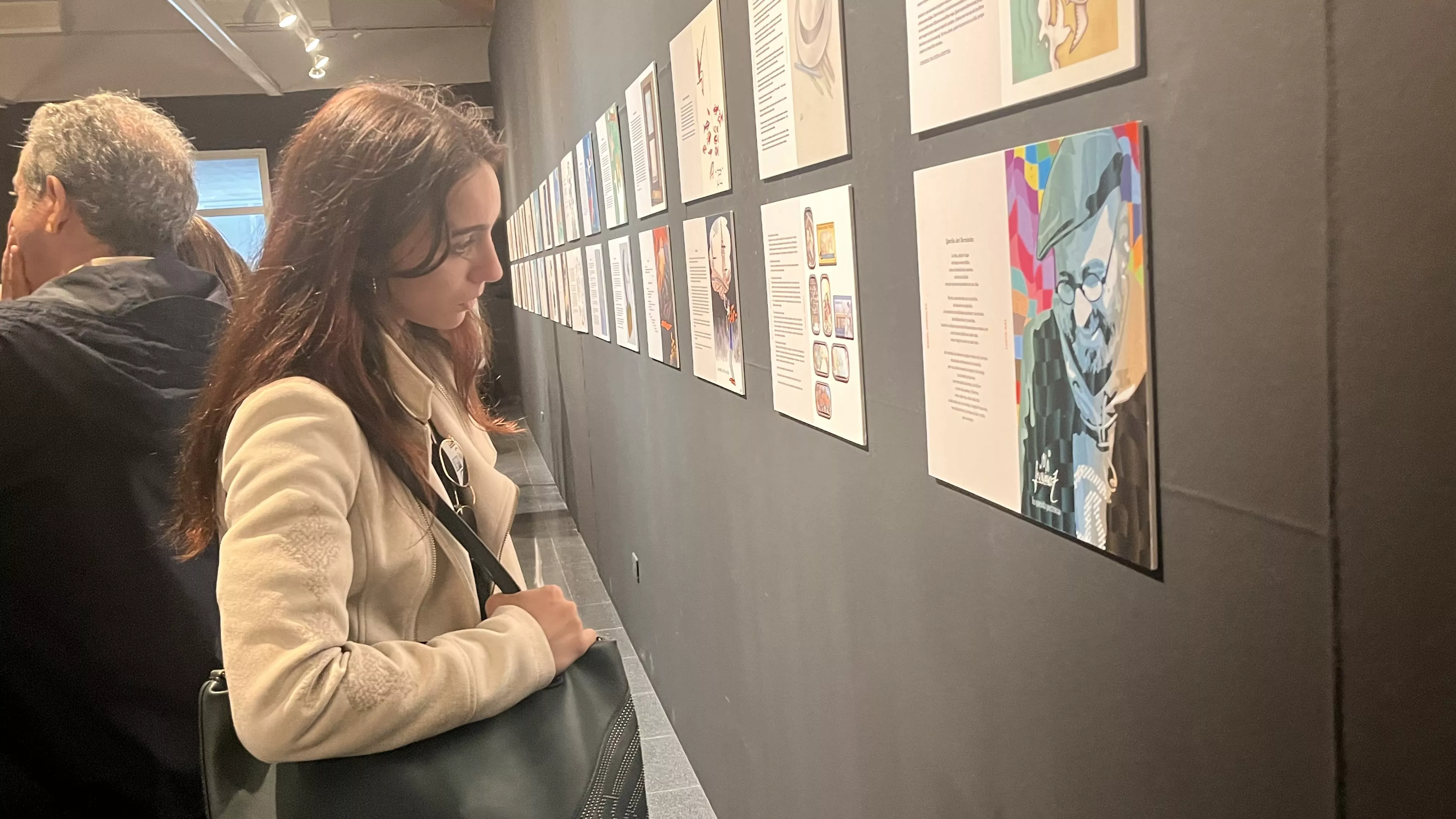  Inauguración de la exposición 'A lápiz y con sombrero' en homenaje a Javi Hernández en Huesca. Foto Mercedes Manterola