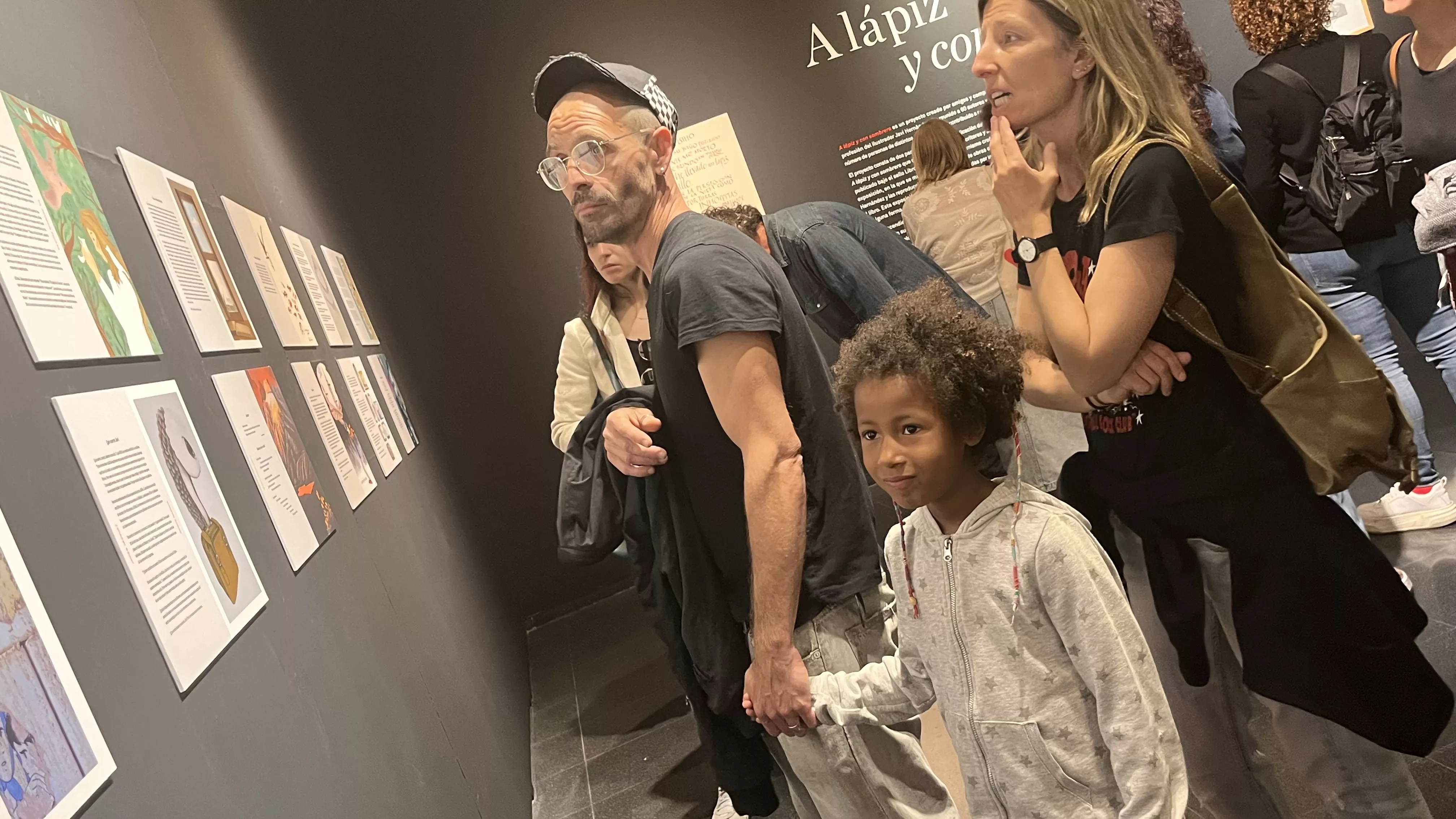  Inauguración de la exposición 'A lápiz y con sombrero' en homenaje a Javi Hernández en Huesca. Foto Mercedes Manterola